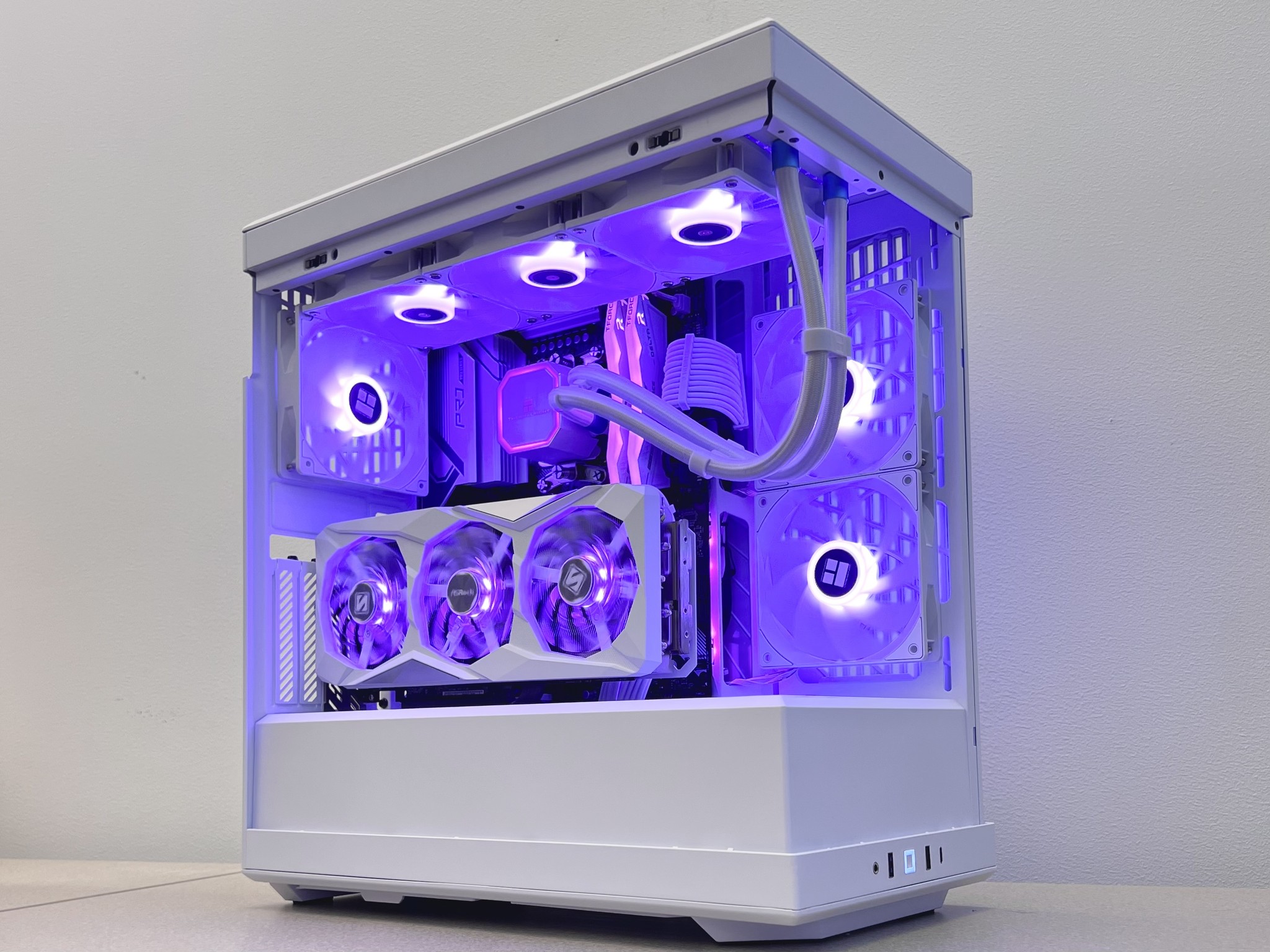 ❄️❄️GLACIER❄️❄️RX 7900 GRE 16 GB🧊RYZEN 7 7700X🧊32 GB DDR5🧊1 TB GEN 4🧊WIFI🧊WINDOWS 11