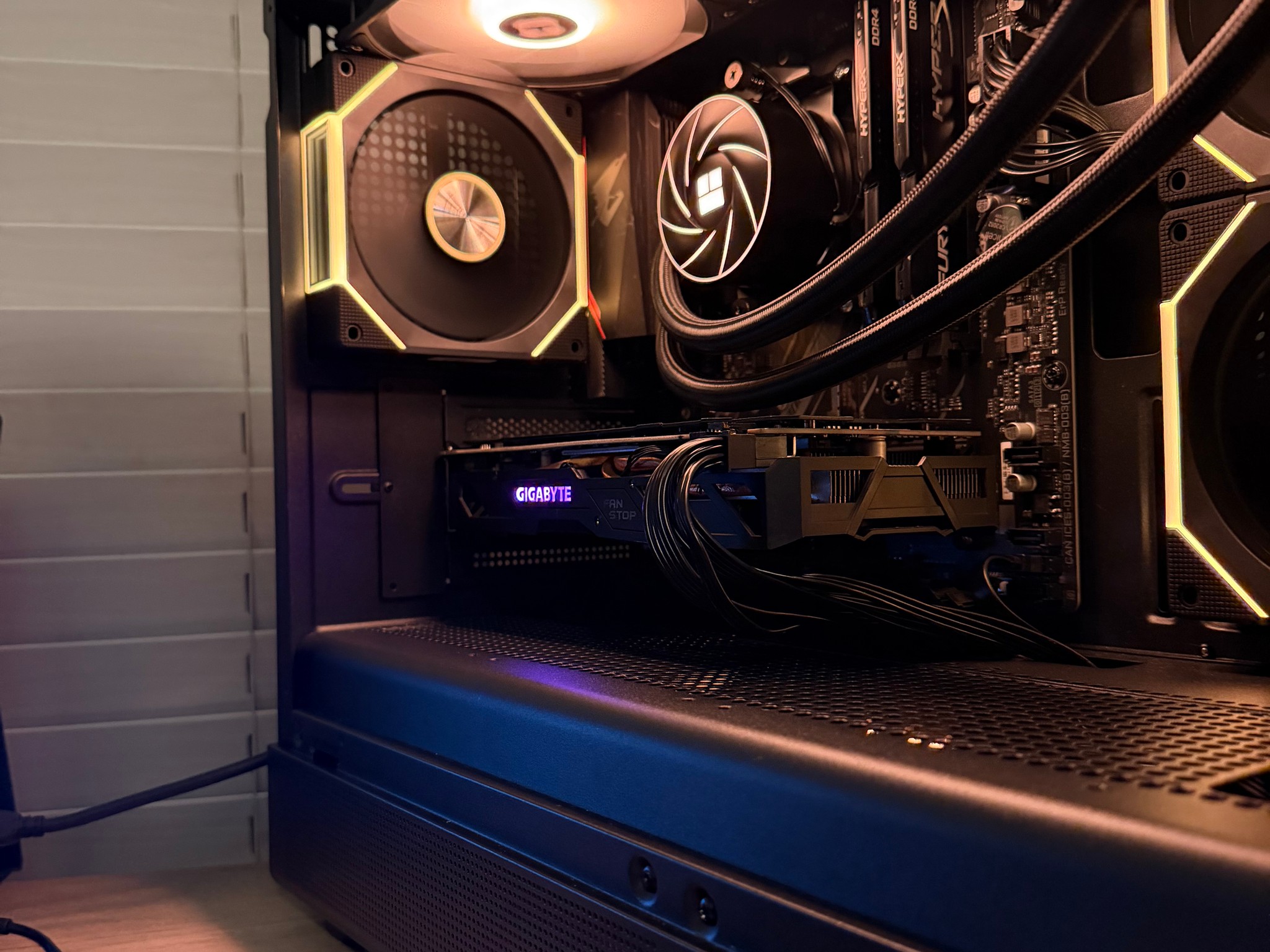 Ryzen 5 2600X | Gigabyte RX 570 4GB | 8GB DDR4 | 512GB SSD | 360mm RGB AIO | WiFi