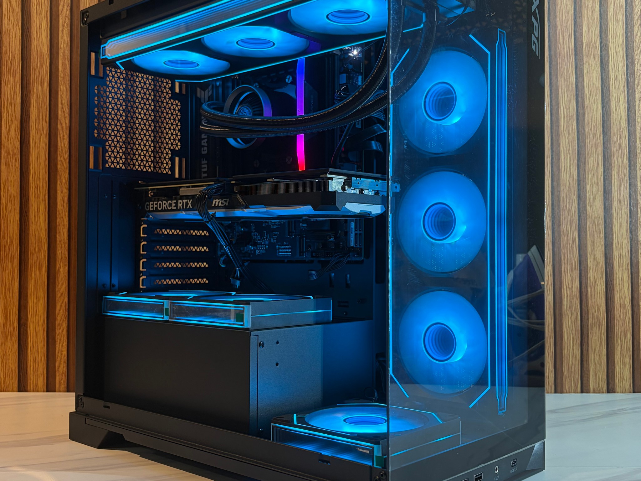 RTX 4070 | RYZEN 5 9600X | 16GB DDR5 | 2TB NVME | 650W | 360MM AIO | Windows 11 pro