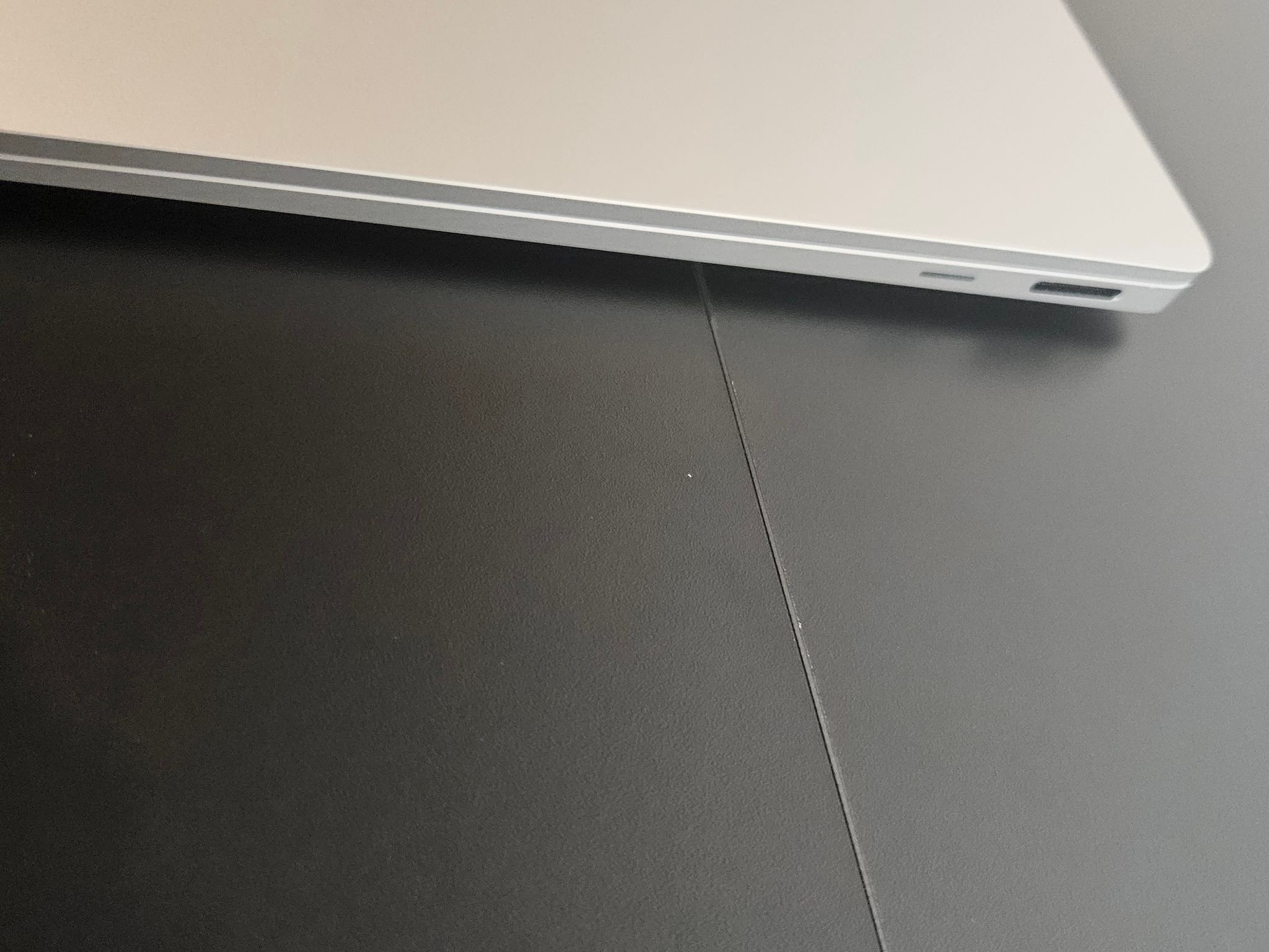 Microsoft Surface Laptop 7th Edition 13.8" Snapdragon X 3.4GHz 16GB RAM 256 GB