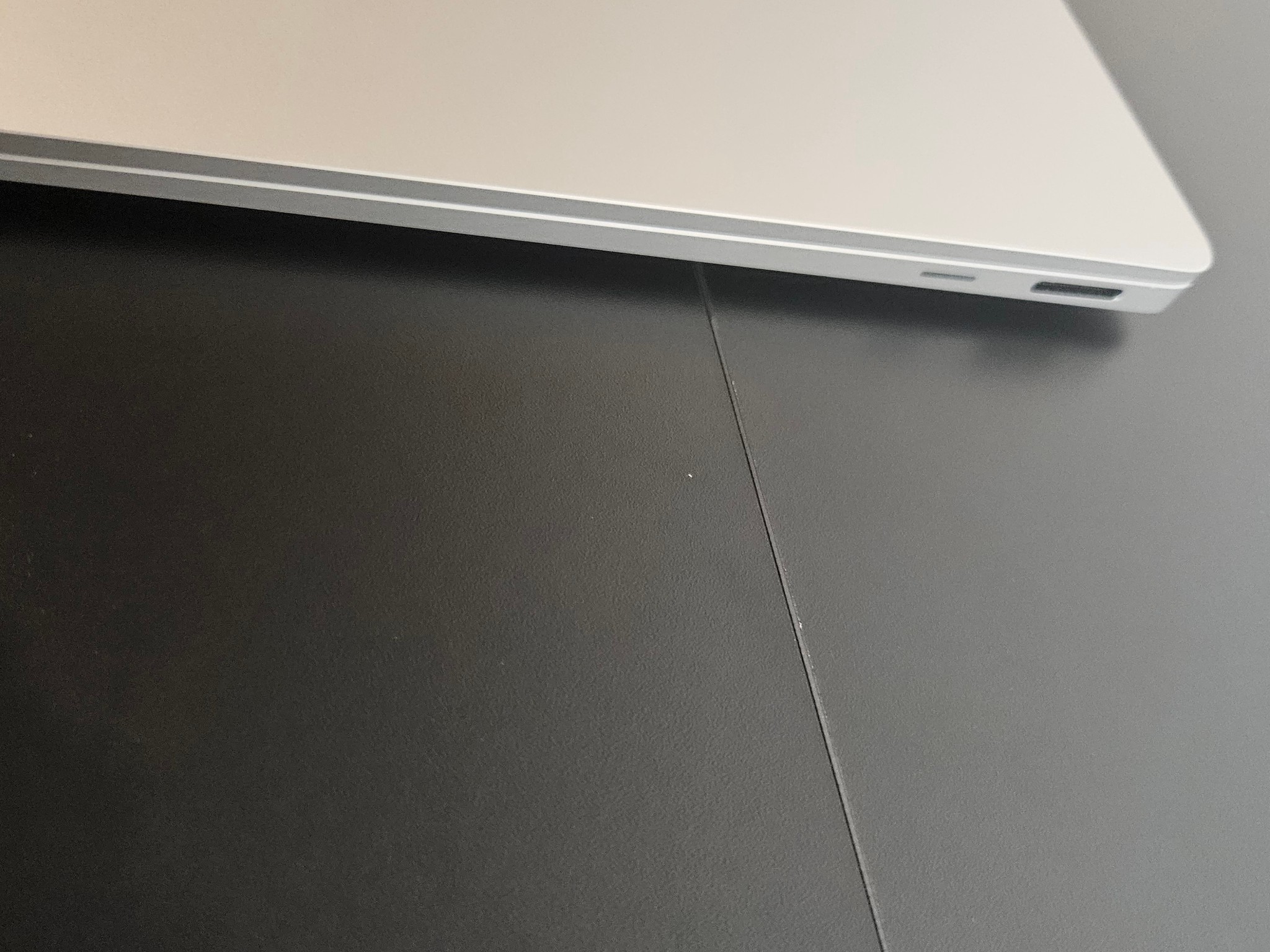 Microsoft Surface Laptop 7th Edition 13.8" Snapdragon X 3.4GHz 16GB RAM 256 GB