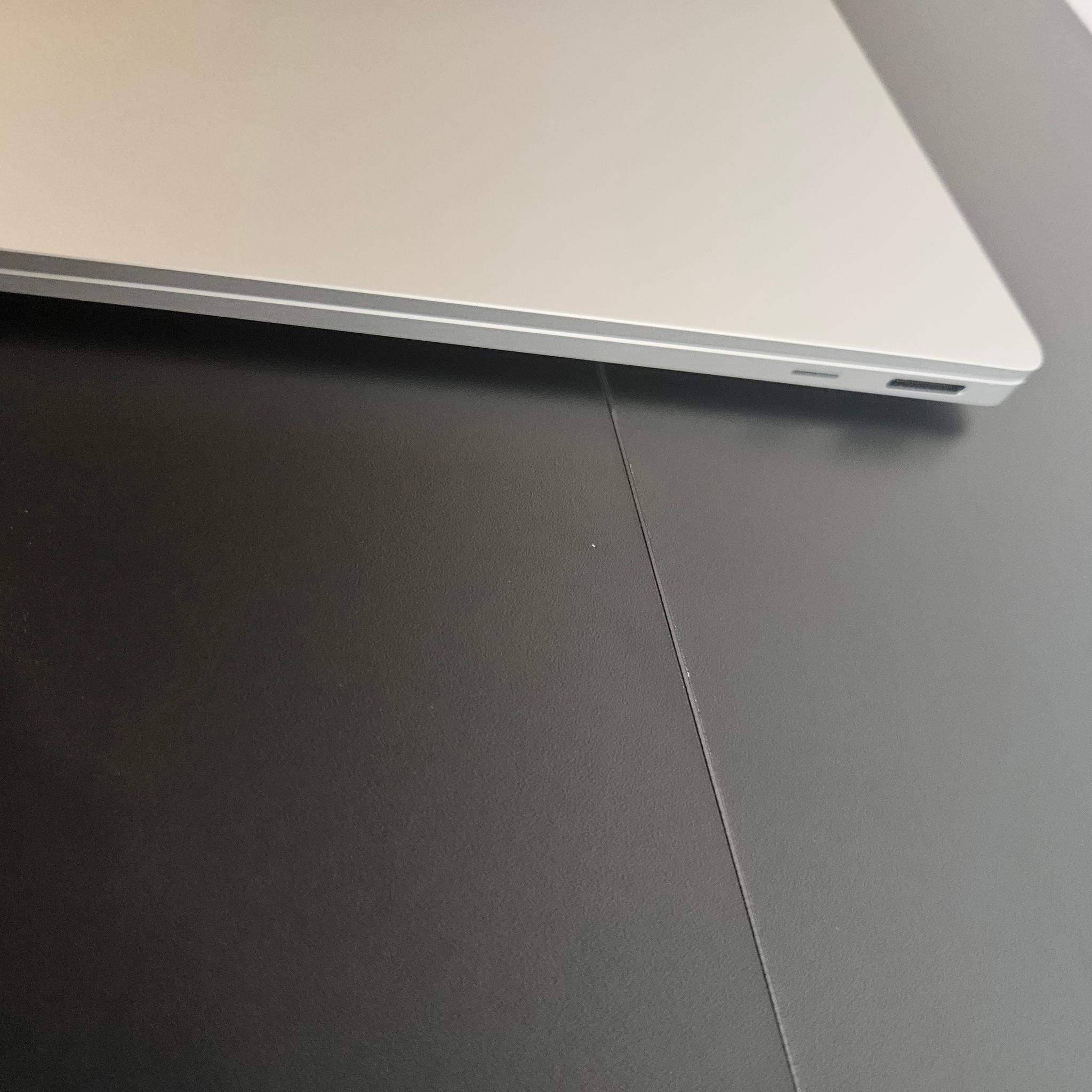 Microsoft Surface Laptop 7th Edition 13.8" Snapdragon X 3.4GHz 16GB RAM 256 GB