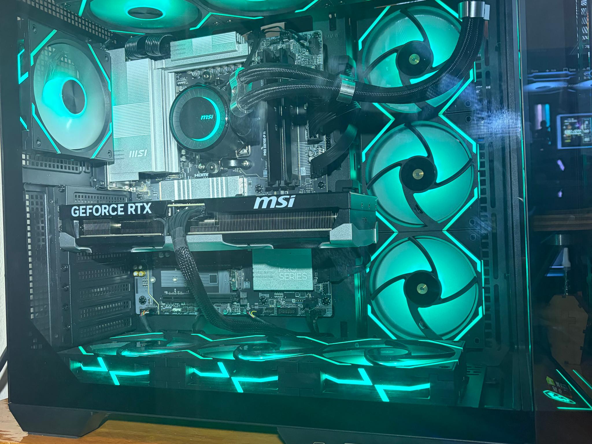 9850X3D + RTX 5070 Ti – Full MSI Ecosystem