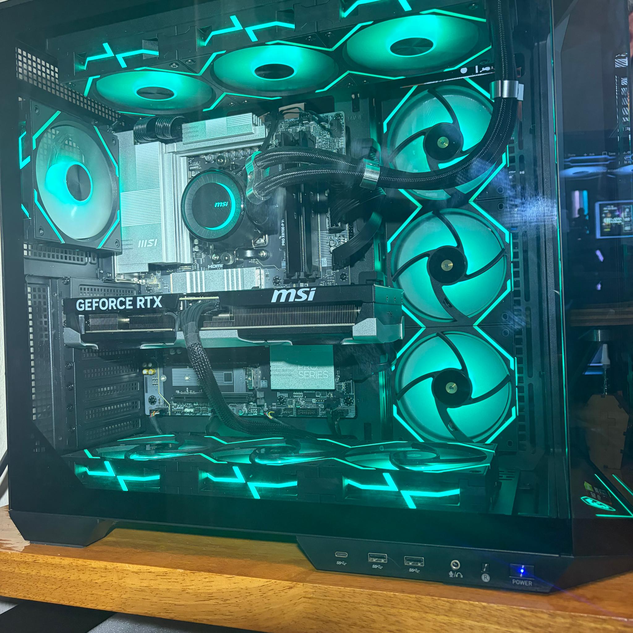 9850X3D + RTX 5070 Ti – Full MSI Ecosystem