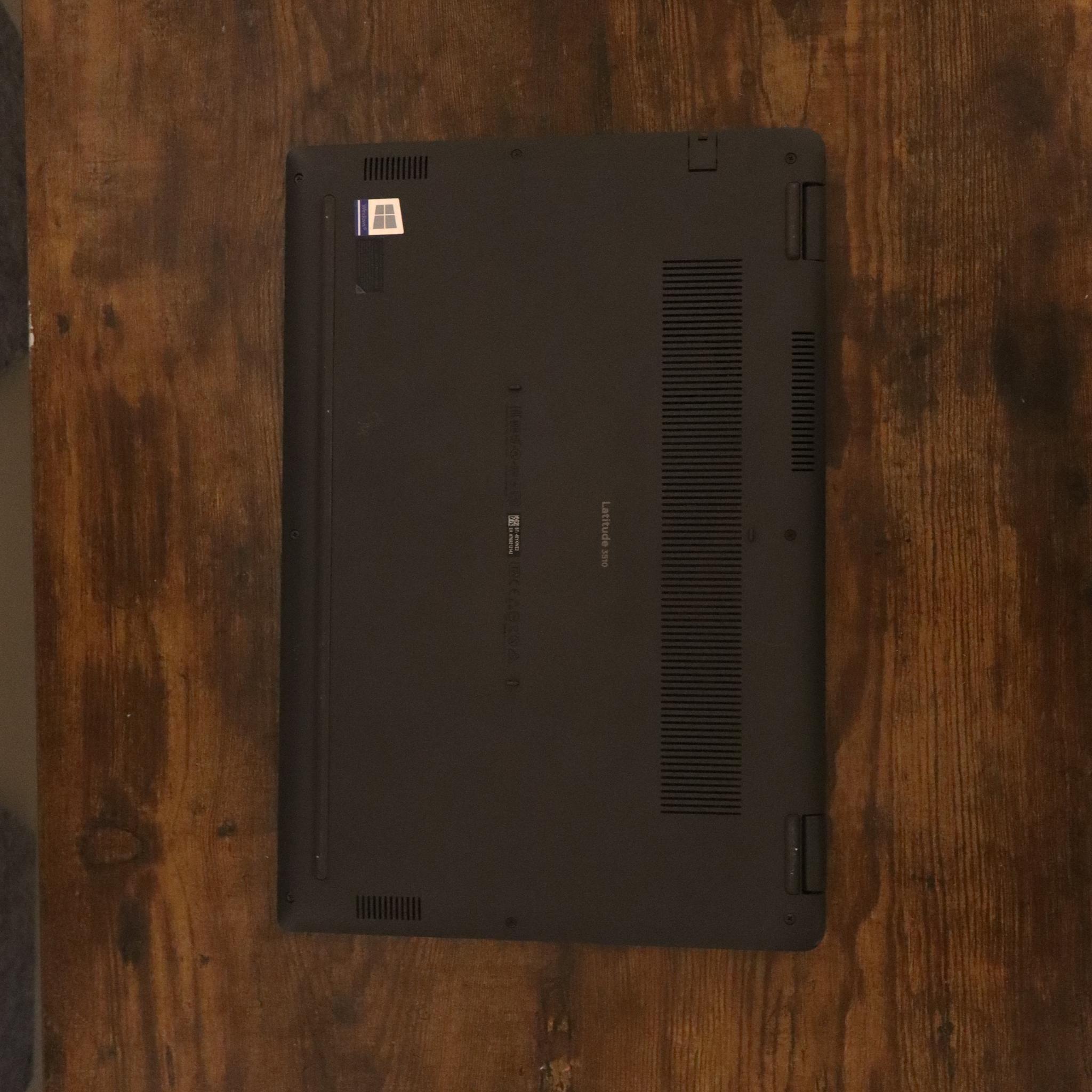 Dell Latitude 3510 i5 10th gen 256Gb webcam  windows 11 & Charger
