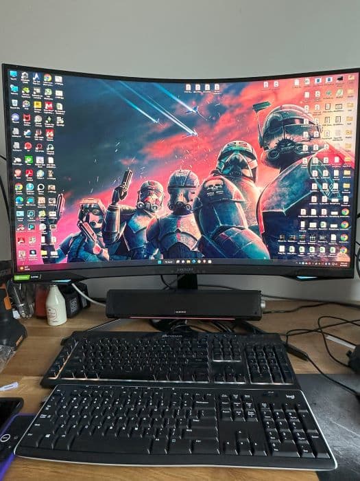 Odyssey G7 32" WQHD 240Hz 1ms G-Sync Compatible HDR600 QLED Curved Gaming Monitor