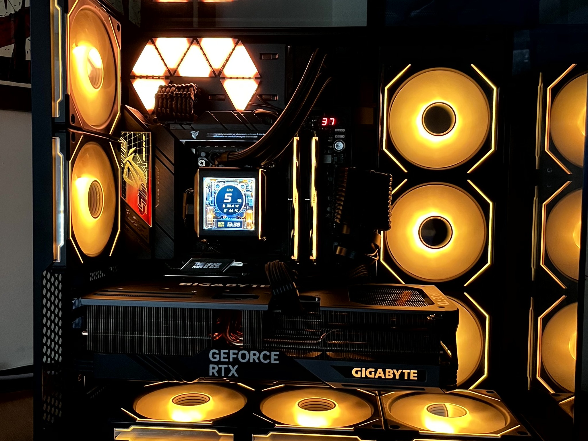 "Golden Tesseract"  - RTX 4080 SUPER OC | Ryzen 7 7800X3D | 32GB @6000 | 4 TB | 1000W Platinum