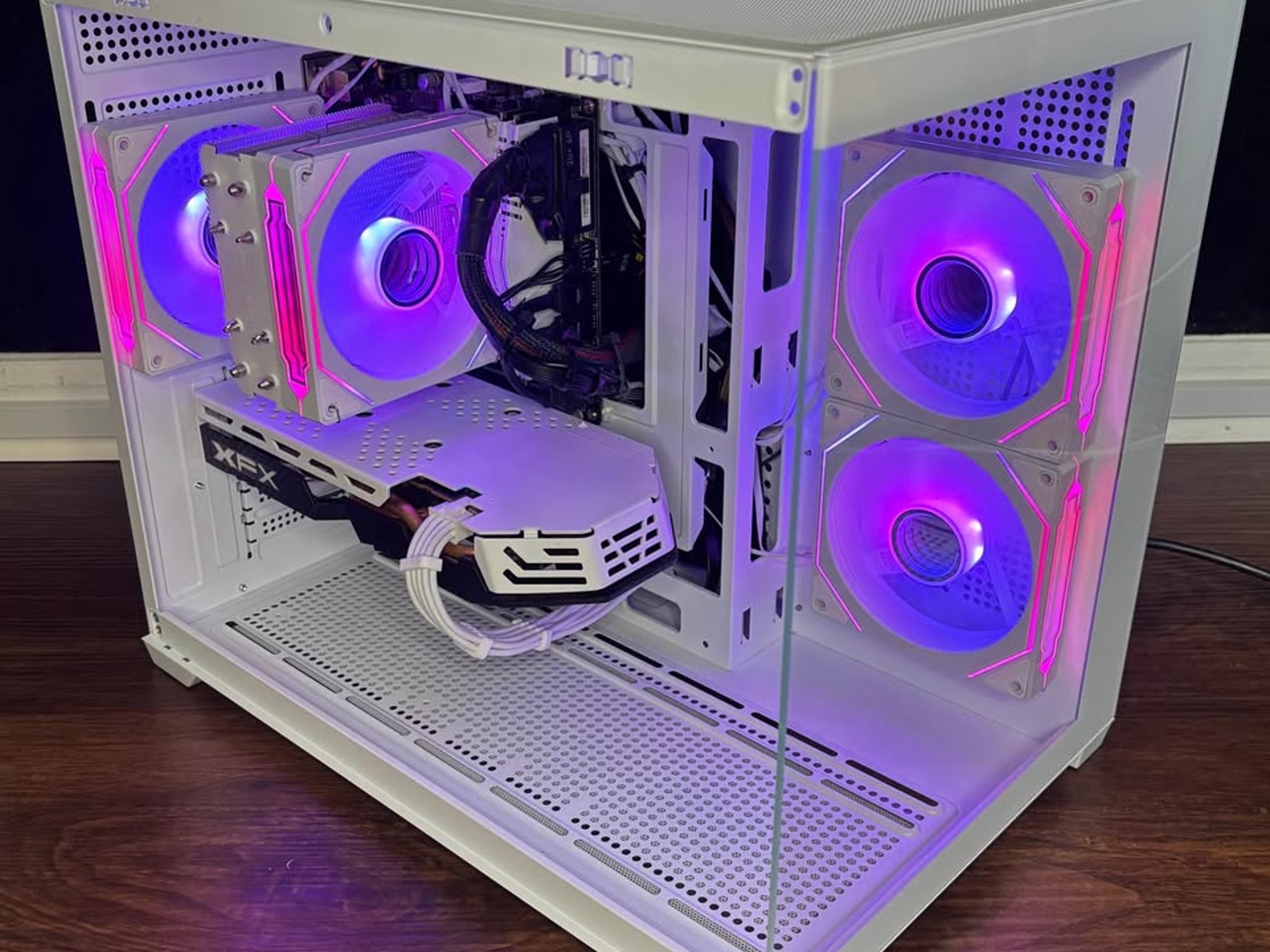 White Gaming PC (RX 580 8GB + Intel Core I7-7700 + 16GB DDR4 + SSD + HDD)