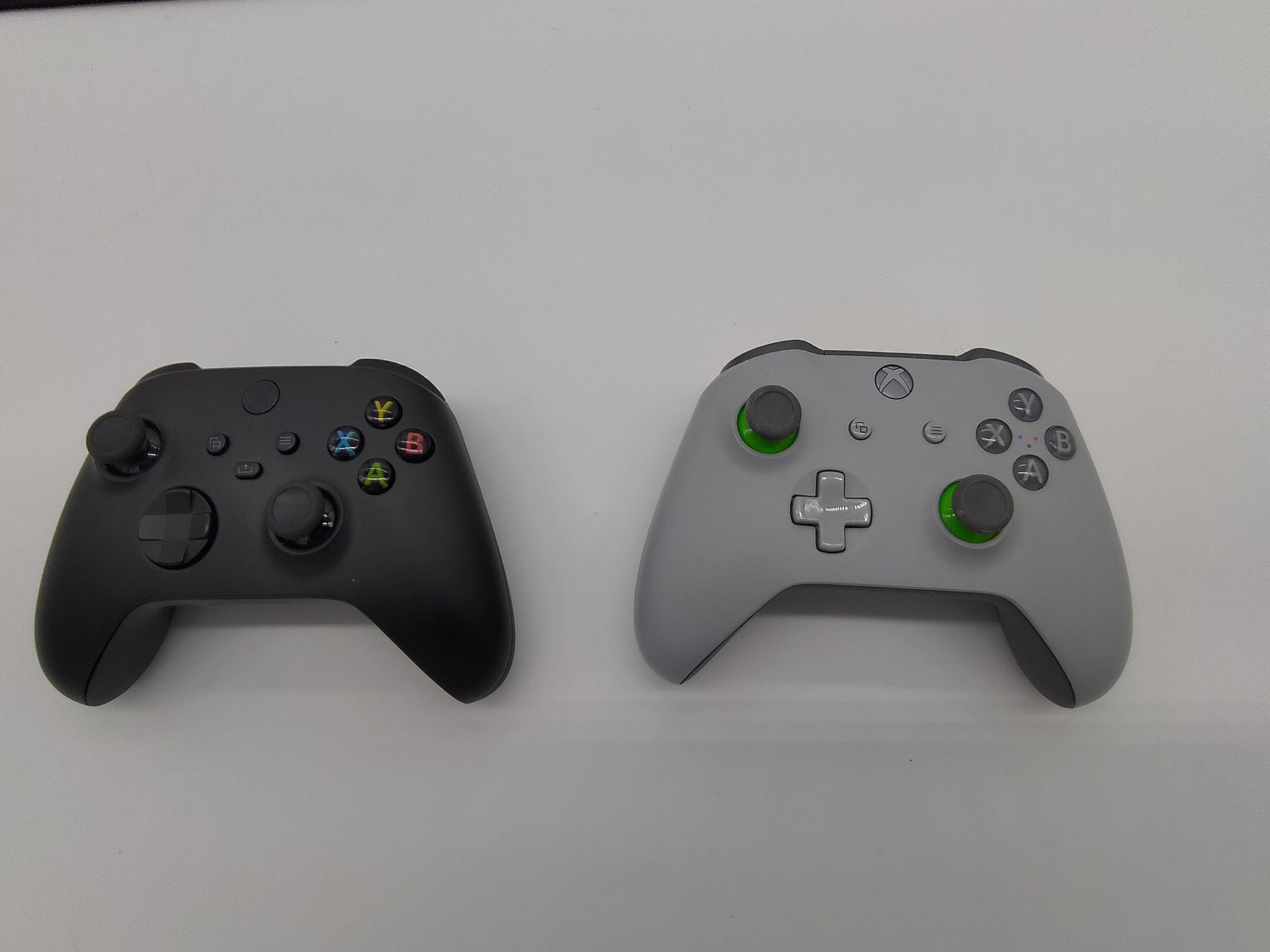 3 Xbox Controllers (Incl. 20th Anniversary Controller)
