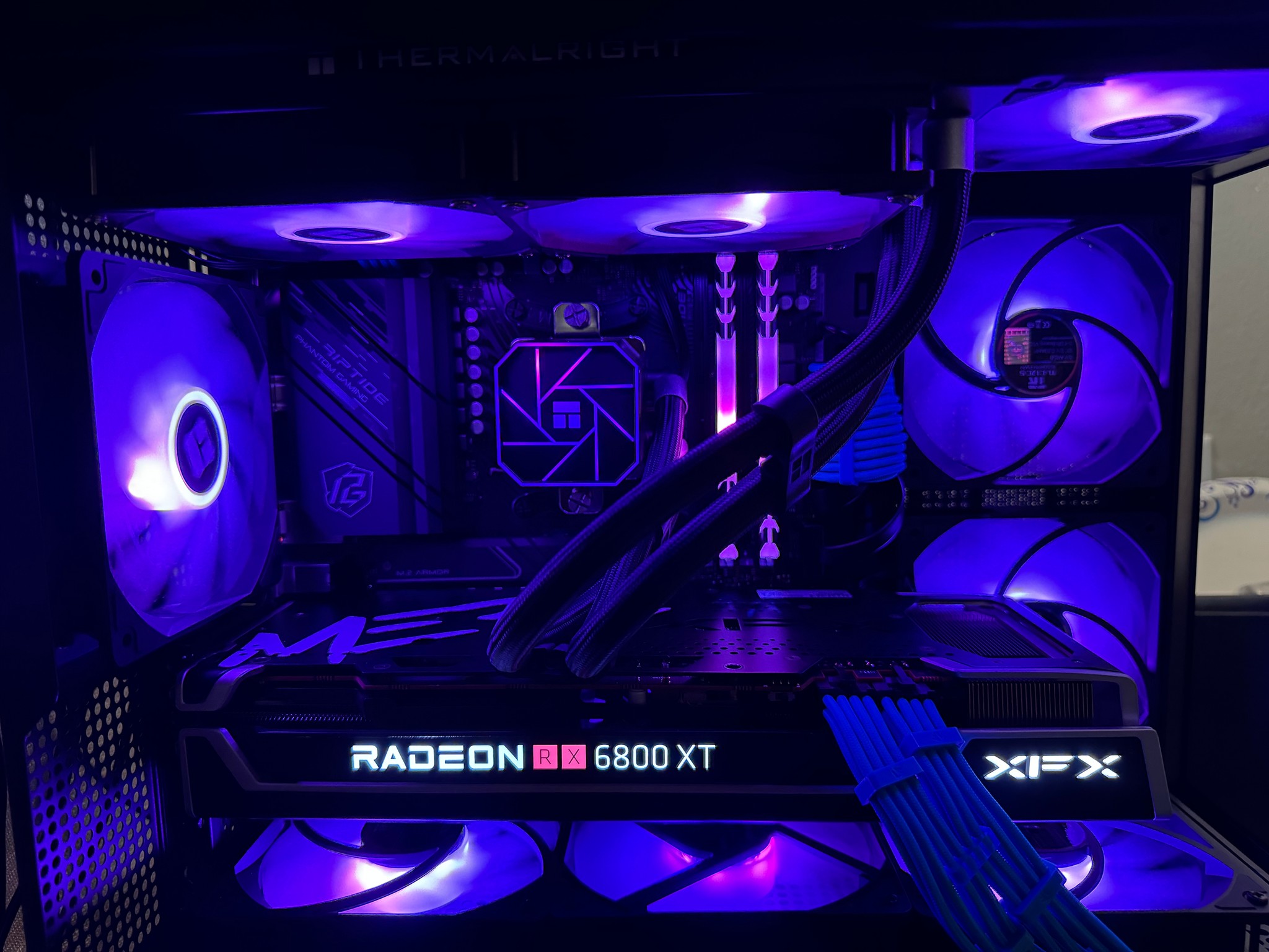 Ryzen 7 5800X3D (= i7-13700K) + RX 6800 XT (= RTX 3080) Gaming PC, 32 GB of RAM, 2 TB of storage