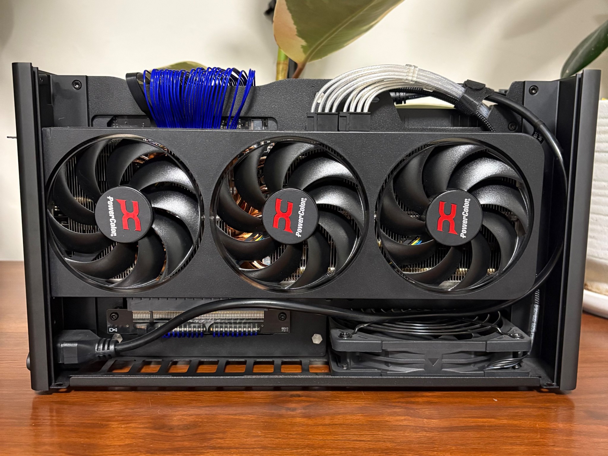 RX 9070 XT | Ryzen 7 5700X3D | 32GB DDR4 | 2 TB SSD | 750W PSU | 1x 120mm Fan | Ghost S1 ITX