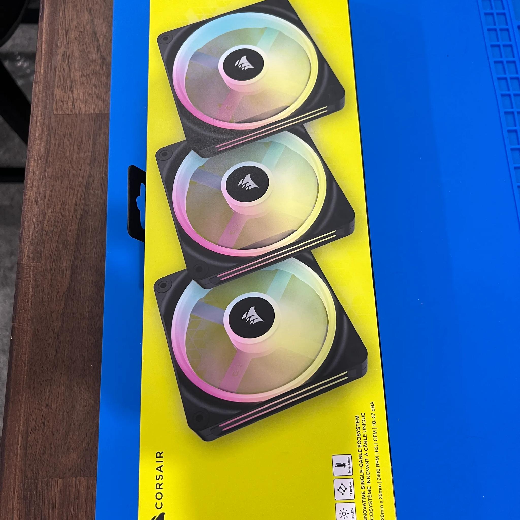 Corsair iCUE LINK QX120 RGB Starter Kit