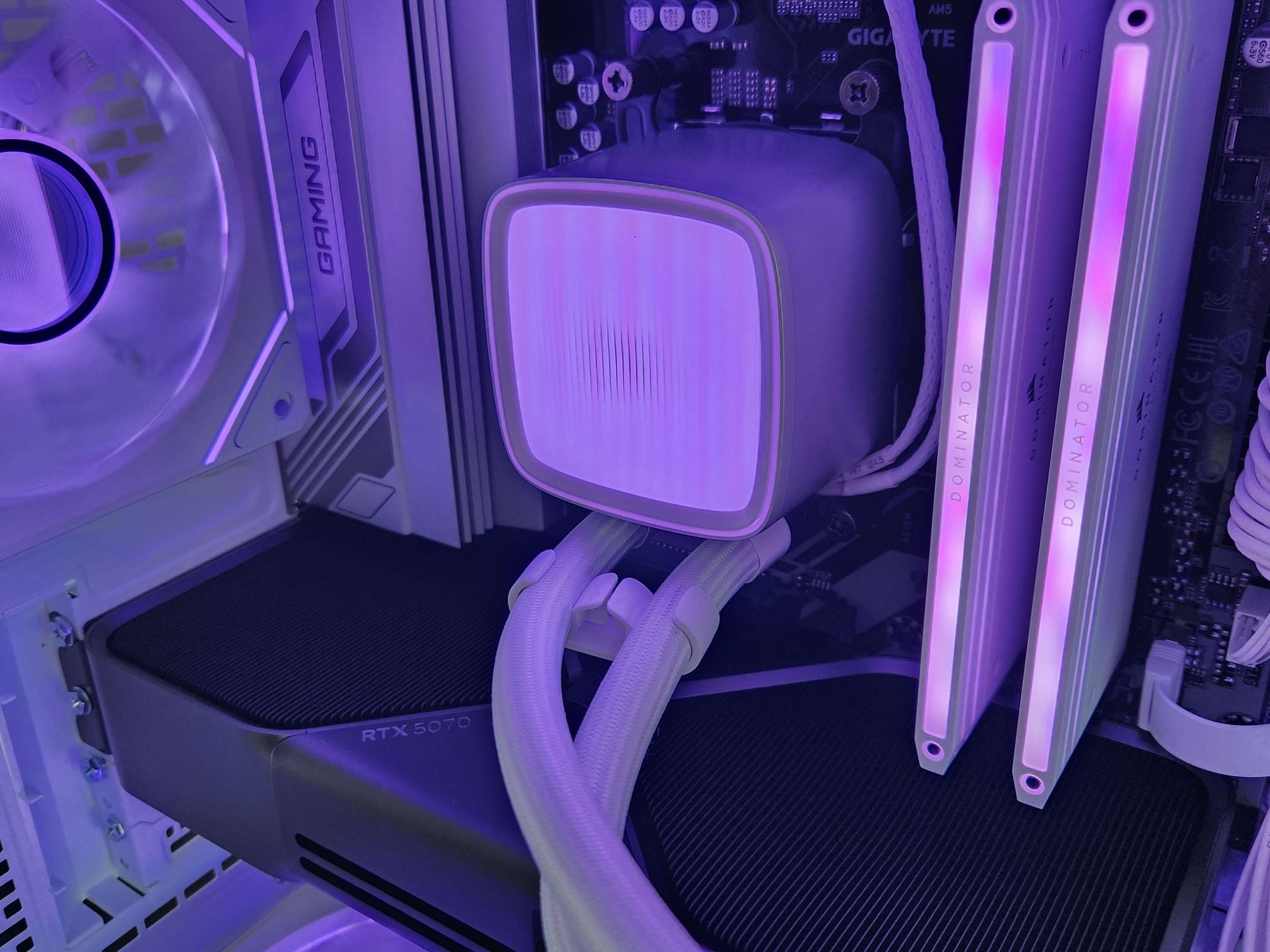 🍀RTX 5070 | Ryzen 7 7700X | 32GB DDR5 | 2TB NVMe | WiFi | Windows 11