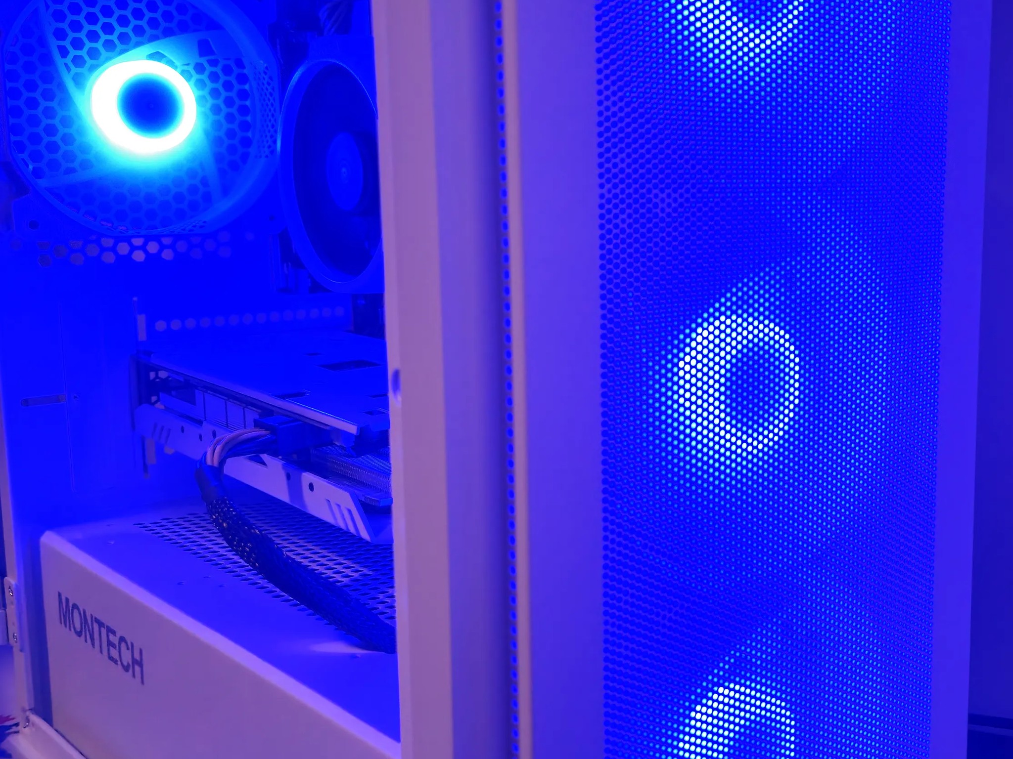 Frosty Budget Baller Ryzen 5 3600/ 16GB DDR4/ 1TB SSD/ RX570 8GB