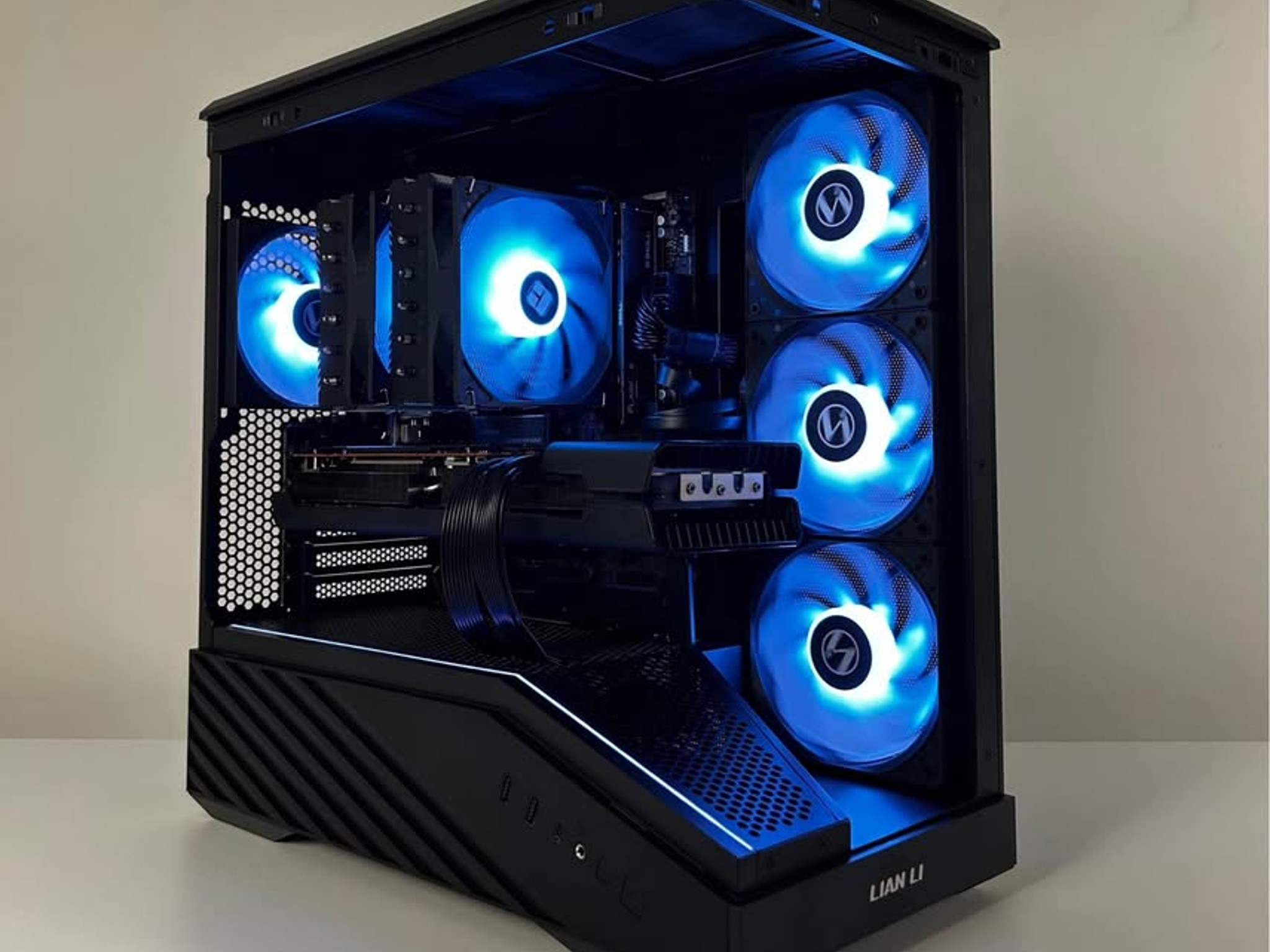 Ryzen 5 7600x, DDR5 32GB 6000Mhz, 2TB NVME, RX 6800 16GB Gaming PC