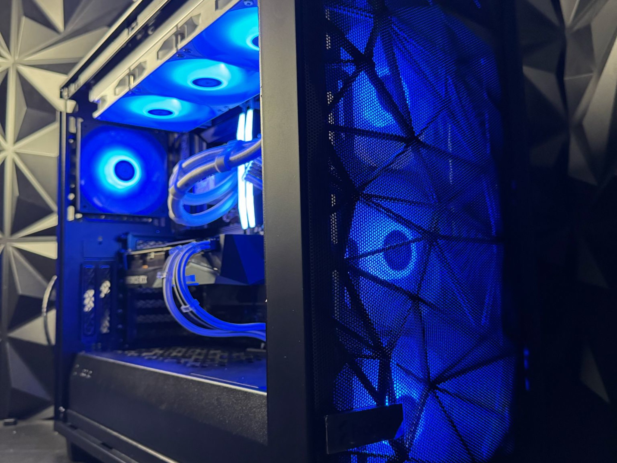 🎰 The Jackpot 777 🎰 Ryzen 7 7700X| RTZ 3070| 32 GB DDR5| 1.5 TB NVMe
