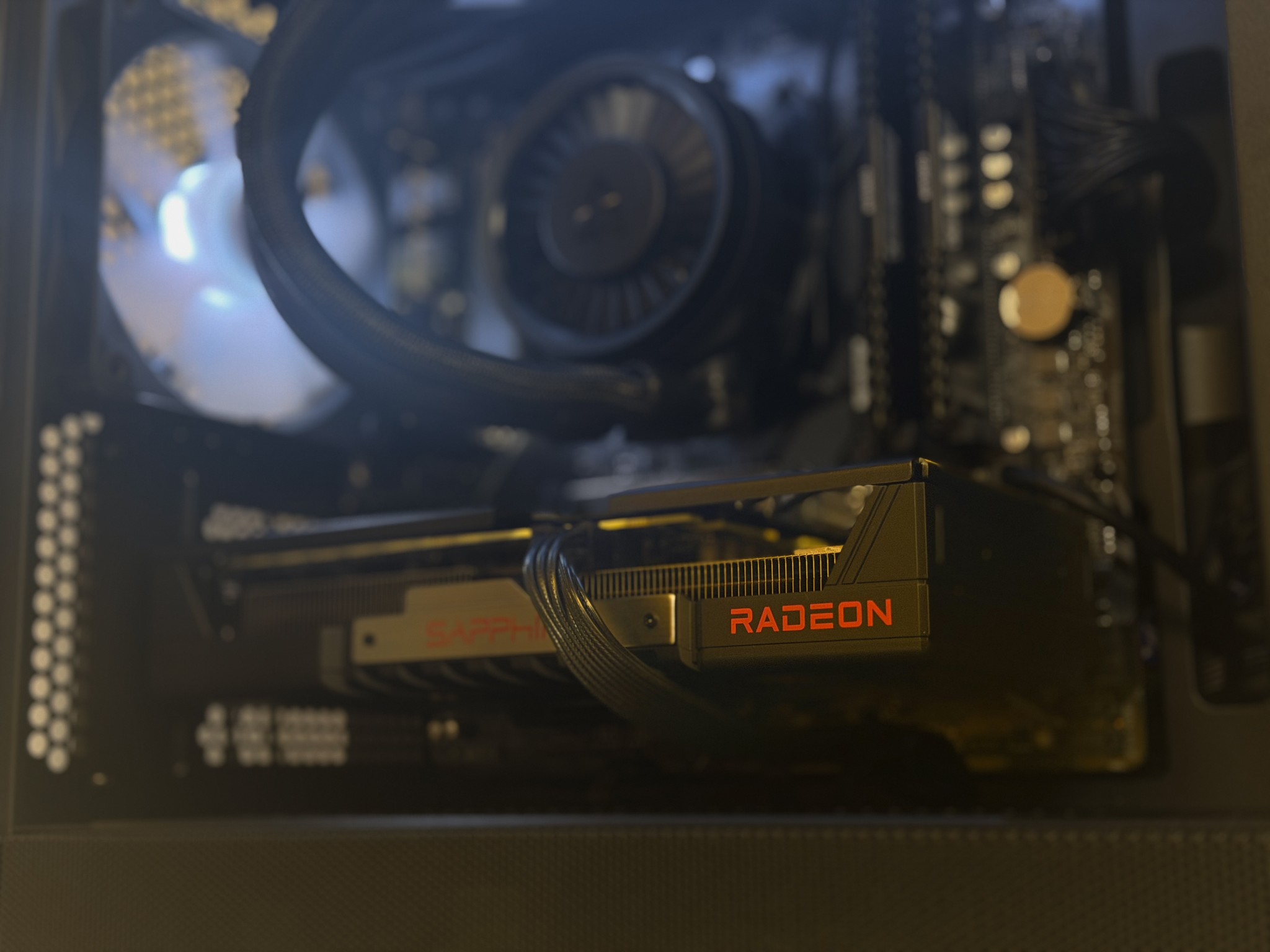 Compact 9060 XT 16GB Build