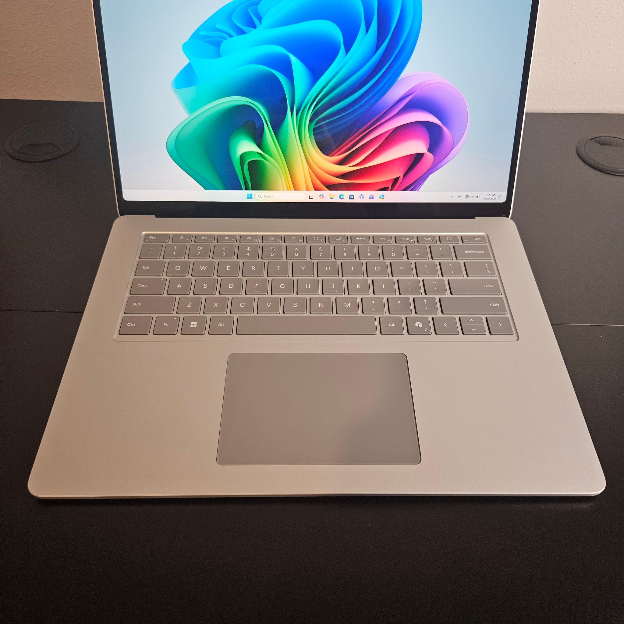 Microsoft Surface Laptop 7th Edition 13.8" Snapdragon X 3.4GHz 16GB RAM 256 GB