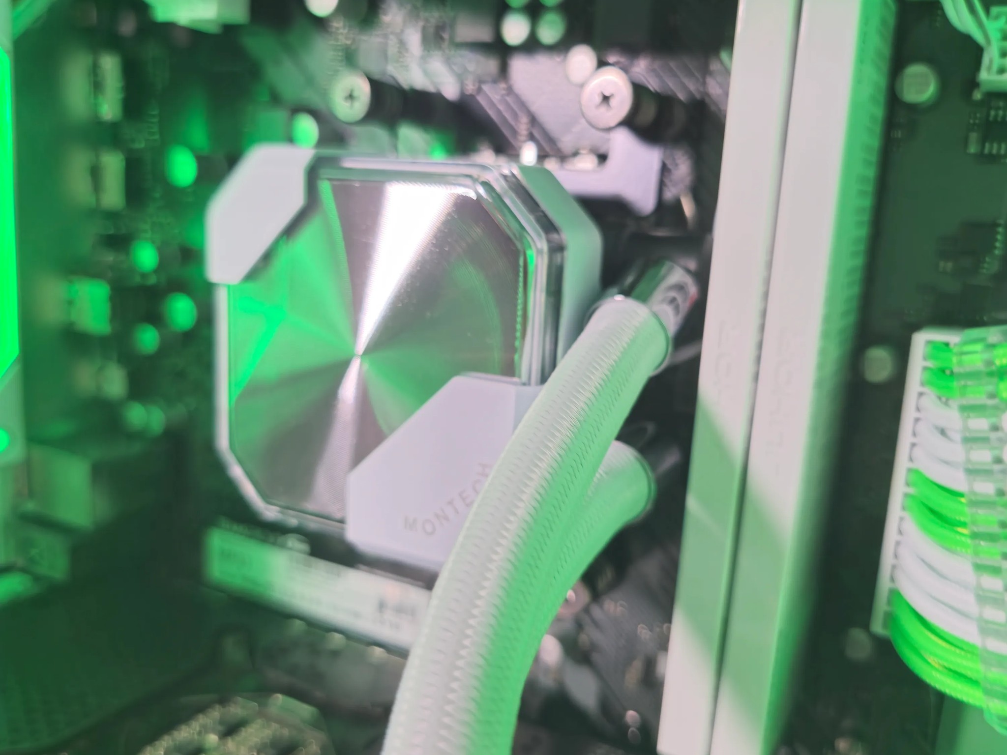 "Luminance" Ryzen 5 8400f | RTX 3090 Gaming Pc