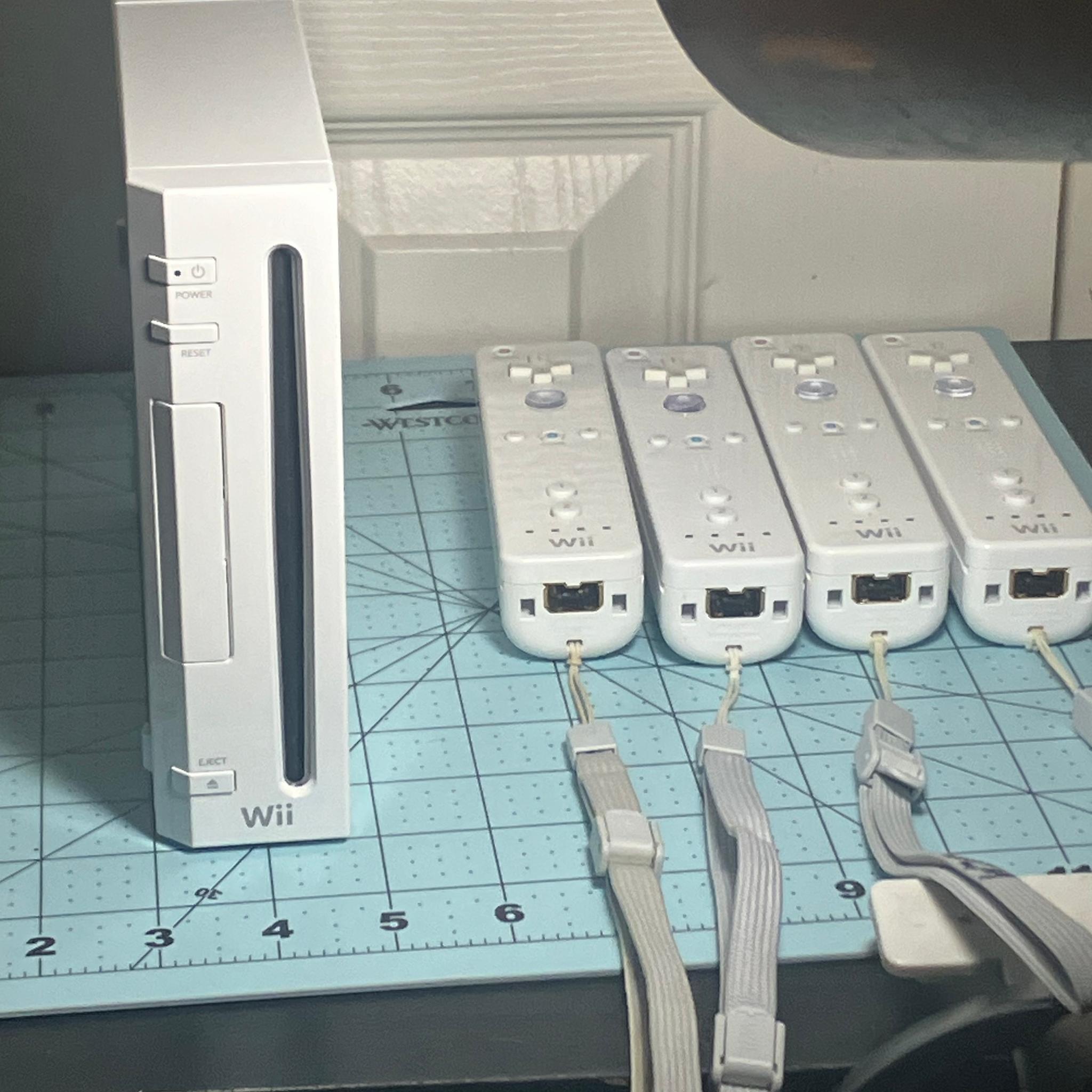 HOLIDAY SALE! Nintendo Wii 128 GB w/ 32 GB SD card