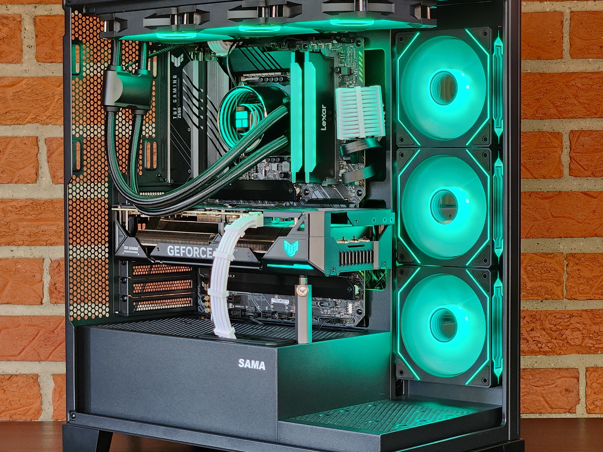RTX 4070 // RYZEN 7 // 360MM AIO // 16GB RAM // 1TB SSD