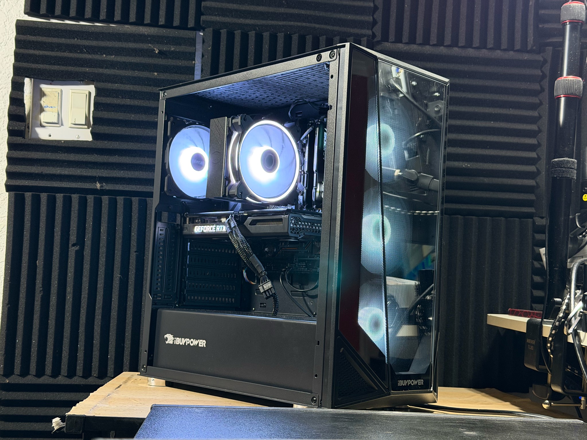 i5 10400F | RTX 3050 8GB | 16GB DDR4 | 240GB SSD + 1TB HDD