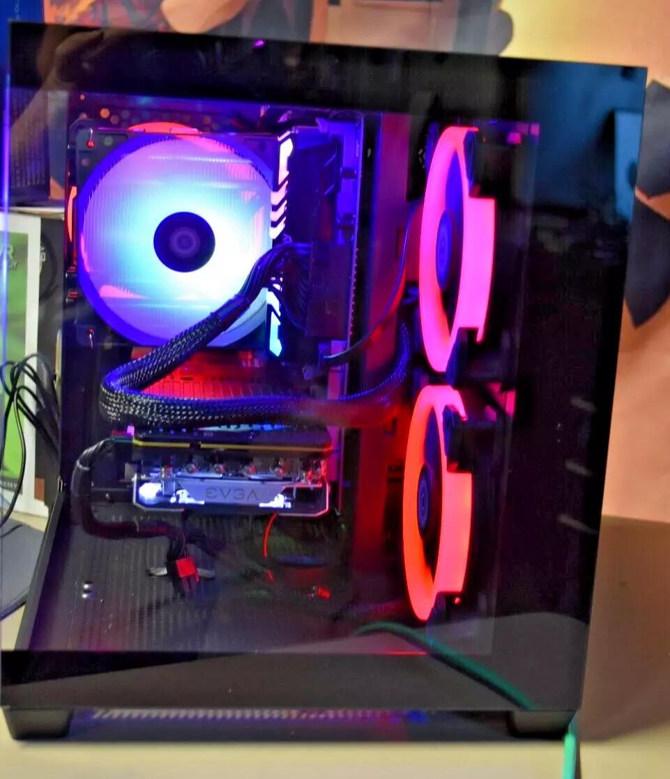Gaming PC Intel I 5 9400 16 GB of RAM RGB GPU 1080 8 GB 1TB NVME+ 500GB HHD Custom built