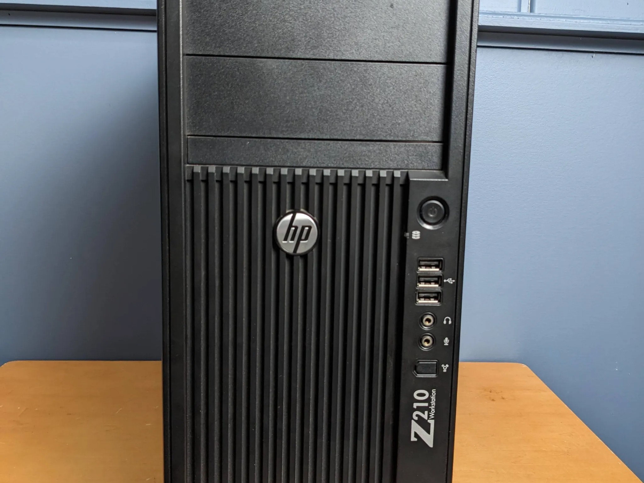 Phoenix Z10 – Refurbished HP Z10 Workstation - i7 2600k - RX 5600 xt - Windows 11 Pro - 16 GB DDR3