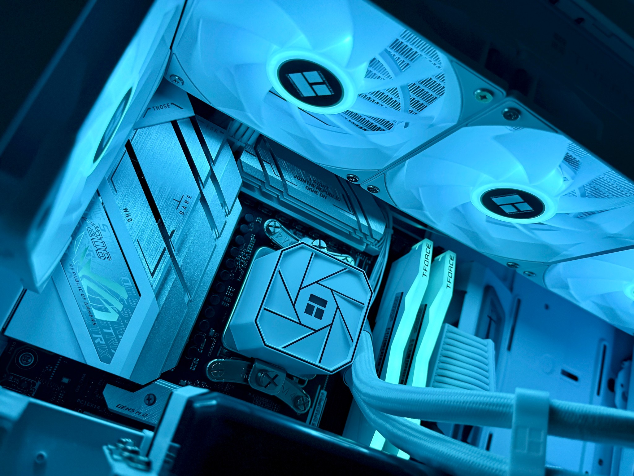 ❄️🤍Fresh Snow🤍❄️🤍RTX Streaming/Gaming PC⚪ RTX 4070 Super 12GB⚪AMD Ryzen 7 7800X3D⚪32GB DDR5⚪2TB NVME