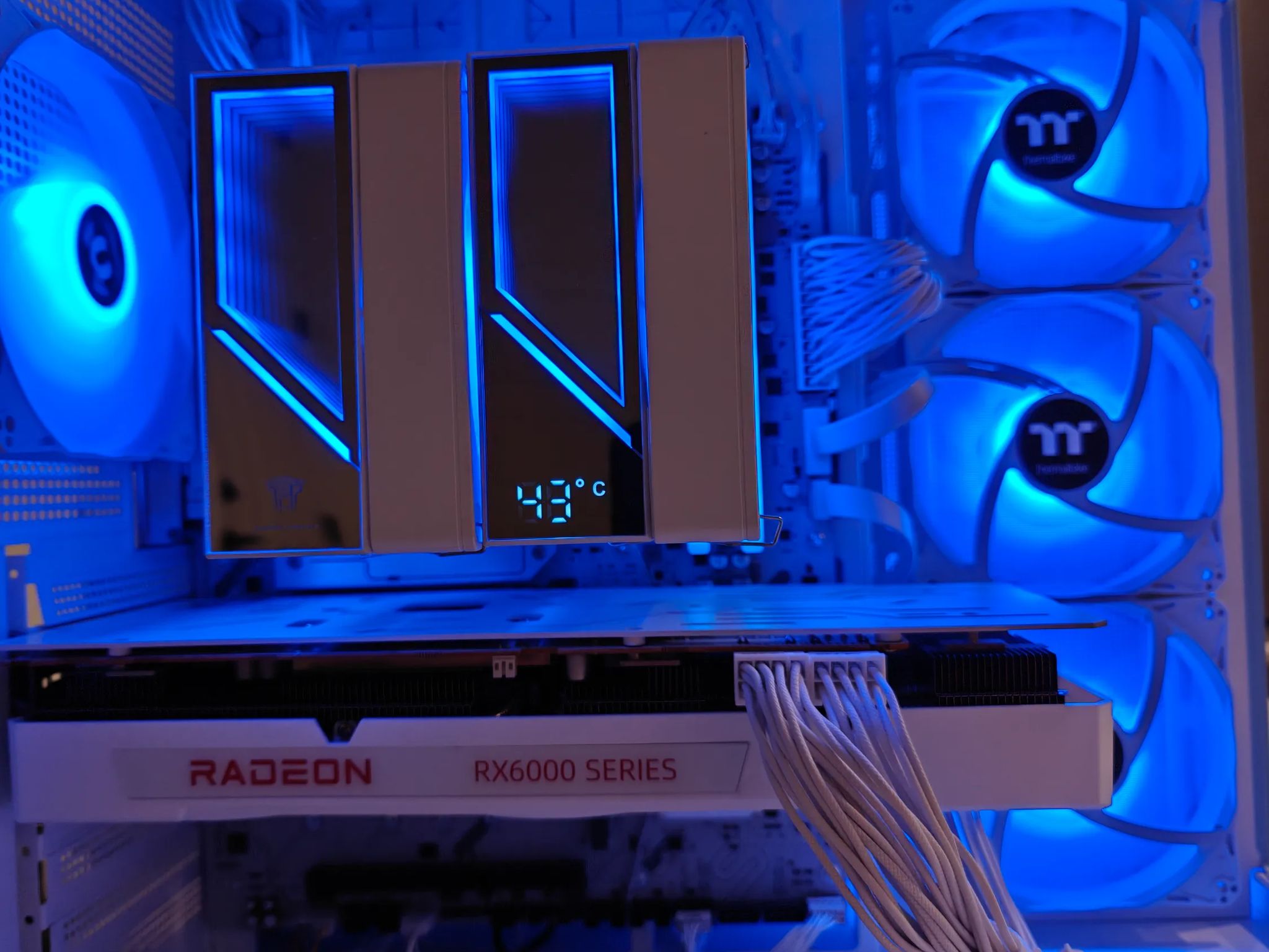1440P - AMD Radeon RX 6800 XT - AMD Ryzen 5 9600X - 32GB DDR5 6400 - 1TB SSD - Blue and White PC