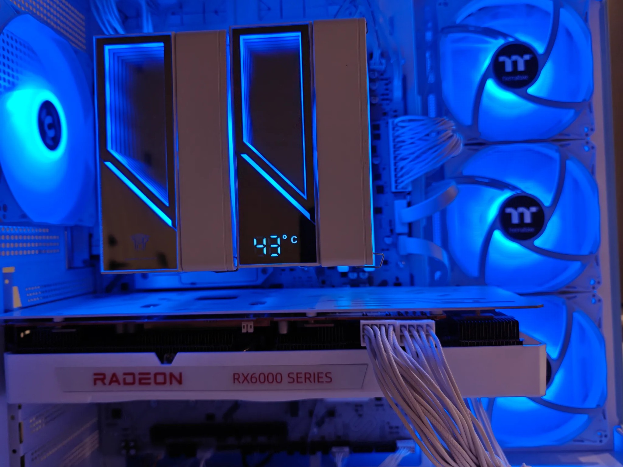 1440P - AMD Radeon RX 6800 XT - AMD Ryzen 5 9600X - 32GB DDR5 6400 - 1TB SSD - Blue and White PC