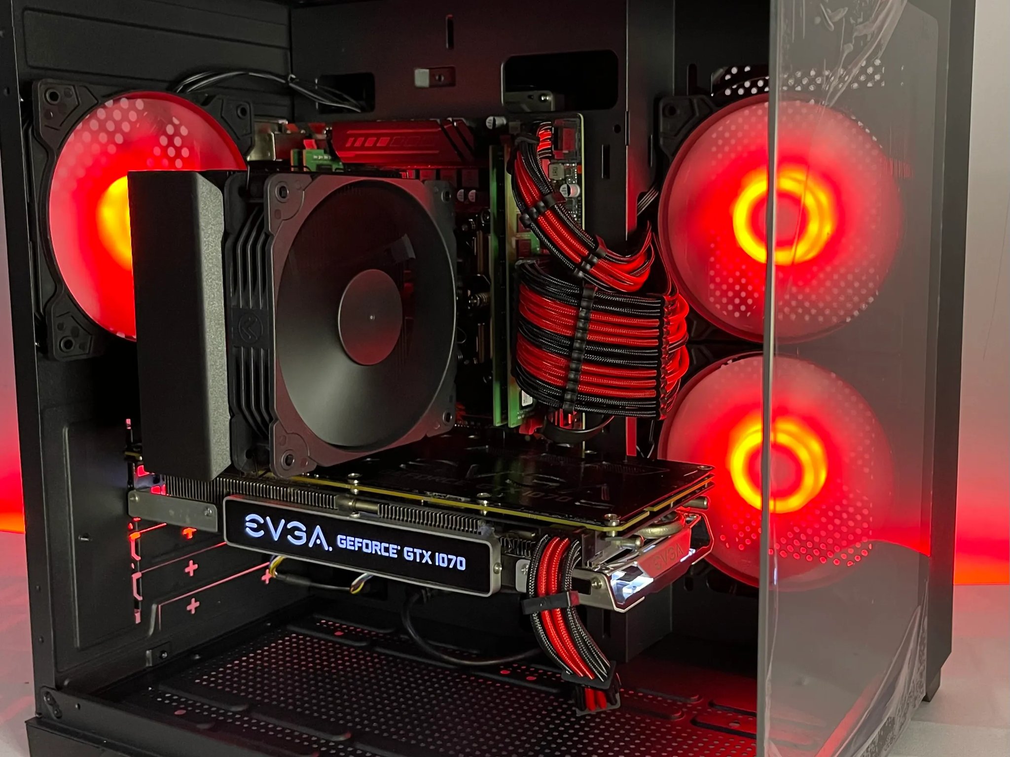 Red & Black 14C/28T Gaming PC (E5-2680 V4, 32GB RAM, GTX 1070, 512GB NVME/1TB HDD)