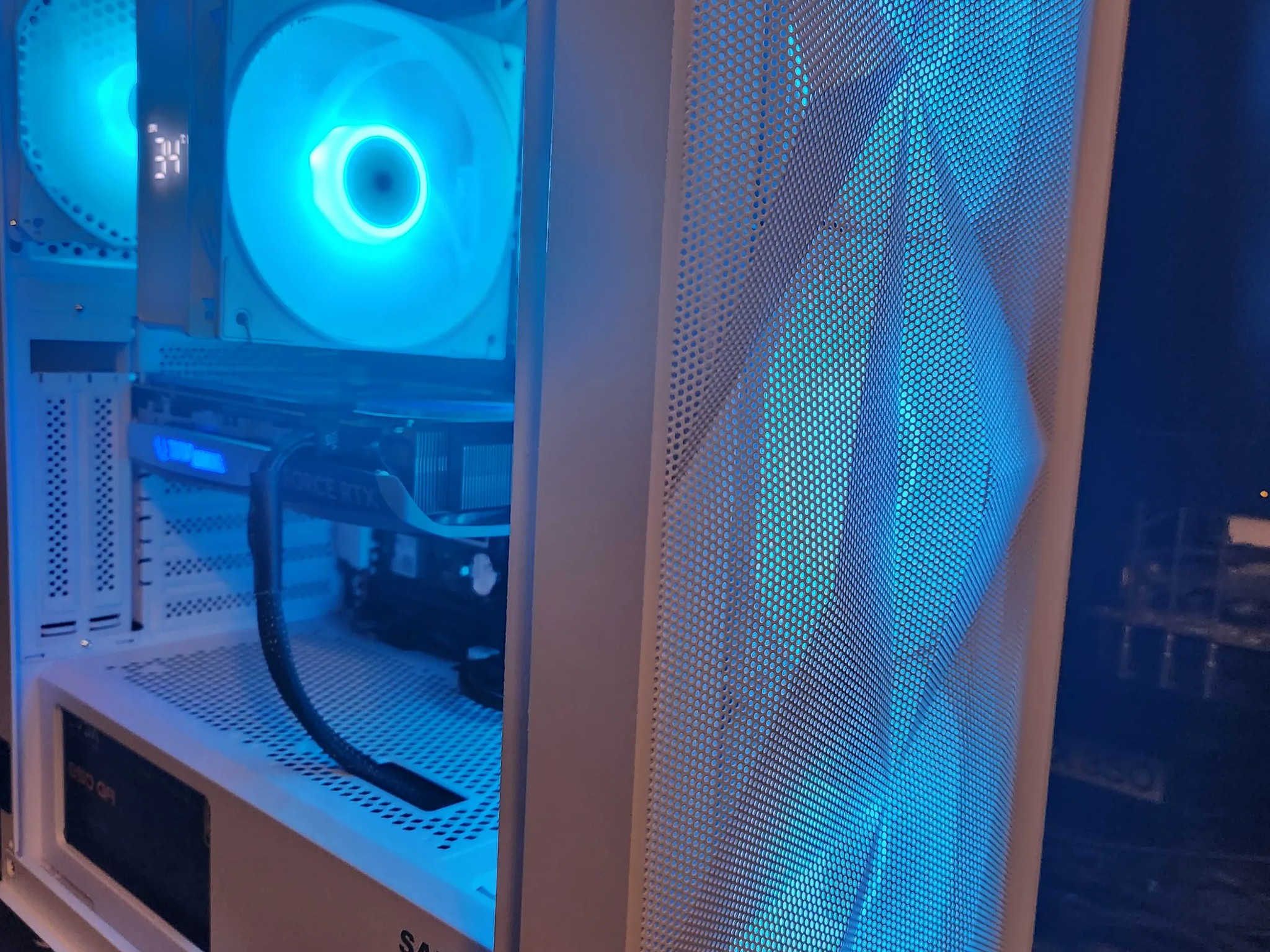 1440p WHITE 40 series Spiderman gaming pc featuring an RTX 4060 ti!
