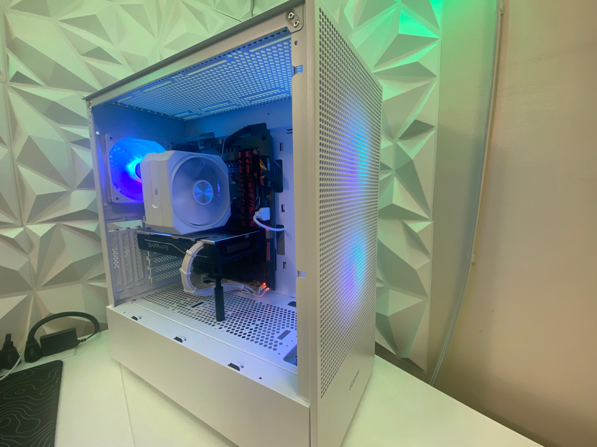 White RGB Gaming PC | RX 580 8GB | intel i7 5820K | 512GB SSD | 16GB RAM | WiFi & Bluetooth