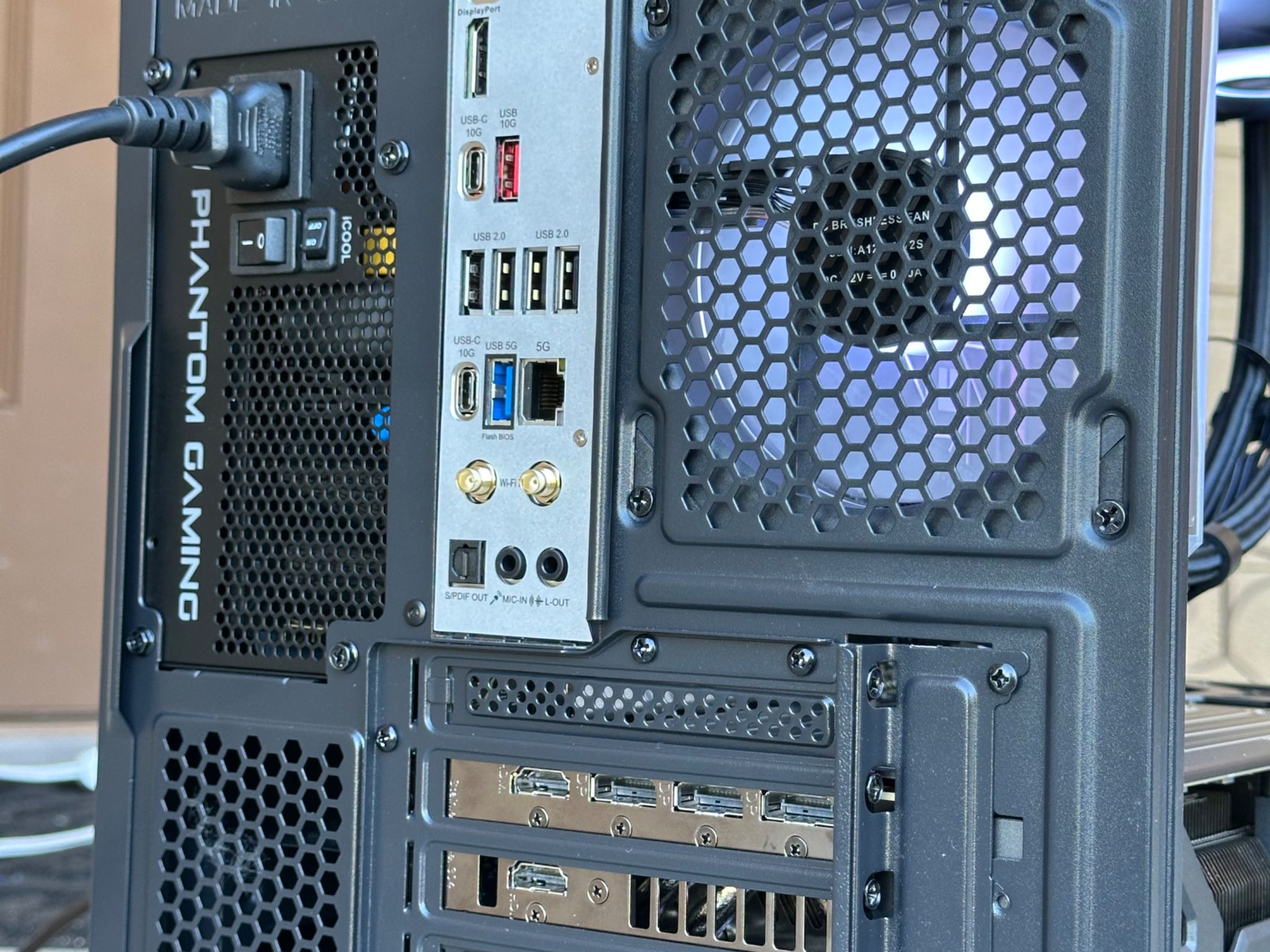 Rtx 5080 \ Ryzen 7 9800X3D \ 32GB DDR5 \ 2TB nvme ssd \ 1000w Gold psu \ Windows 11 Pro