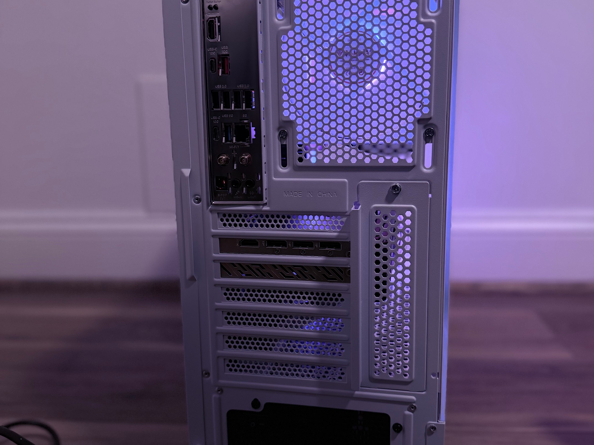 ❄️"Artic Pulse"❄️| 1440p/4k Gaming | 9070 XT 16gb| R7 7800x3D | 32GB DDR5 | 2tb SSD | WiFi