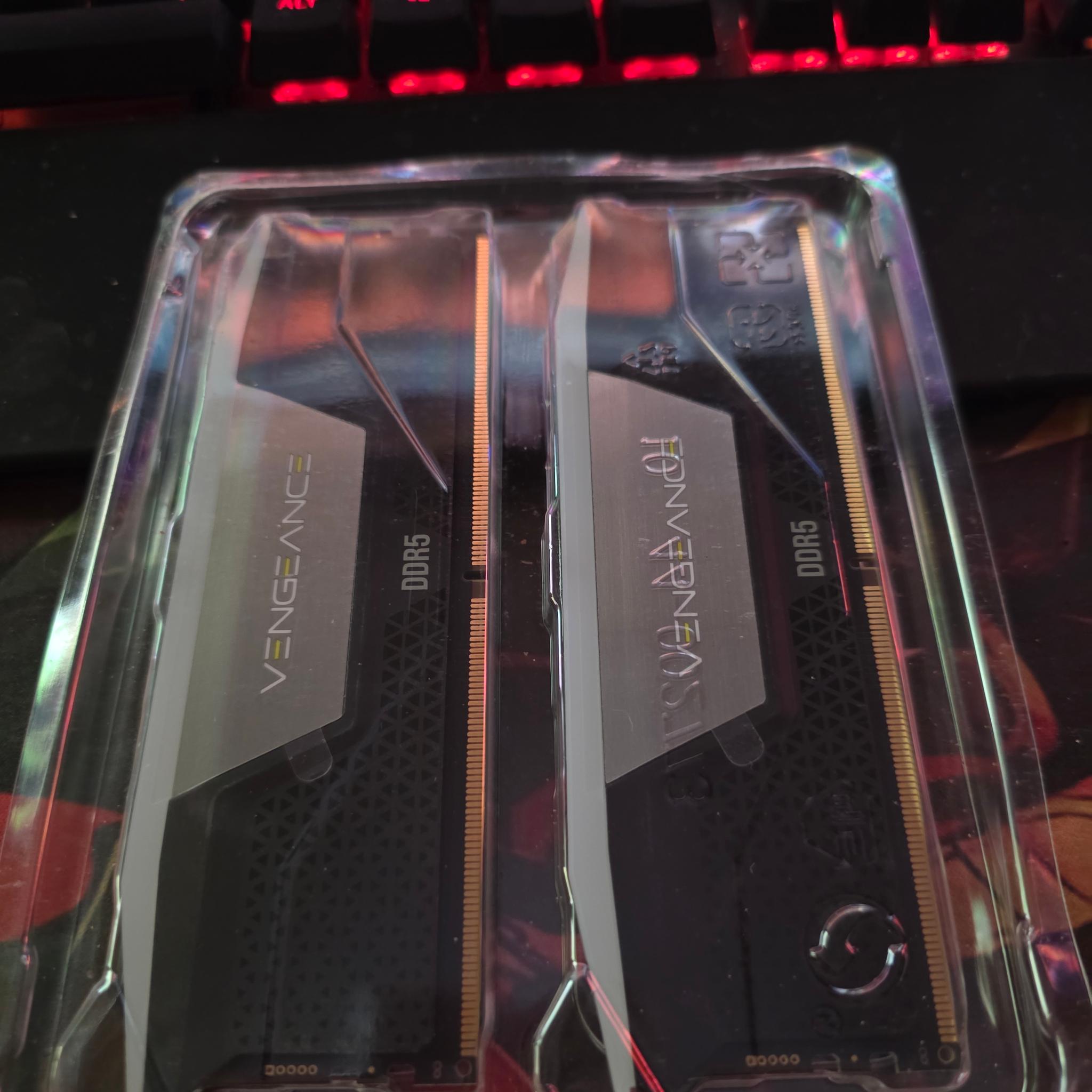 Selling DDR5 RAM - Like NEW 32GB