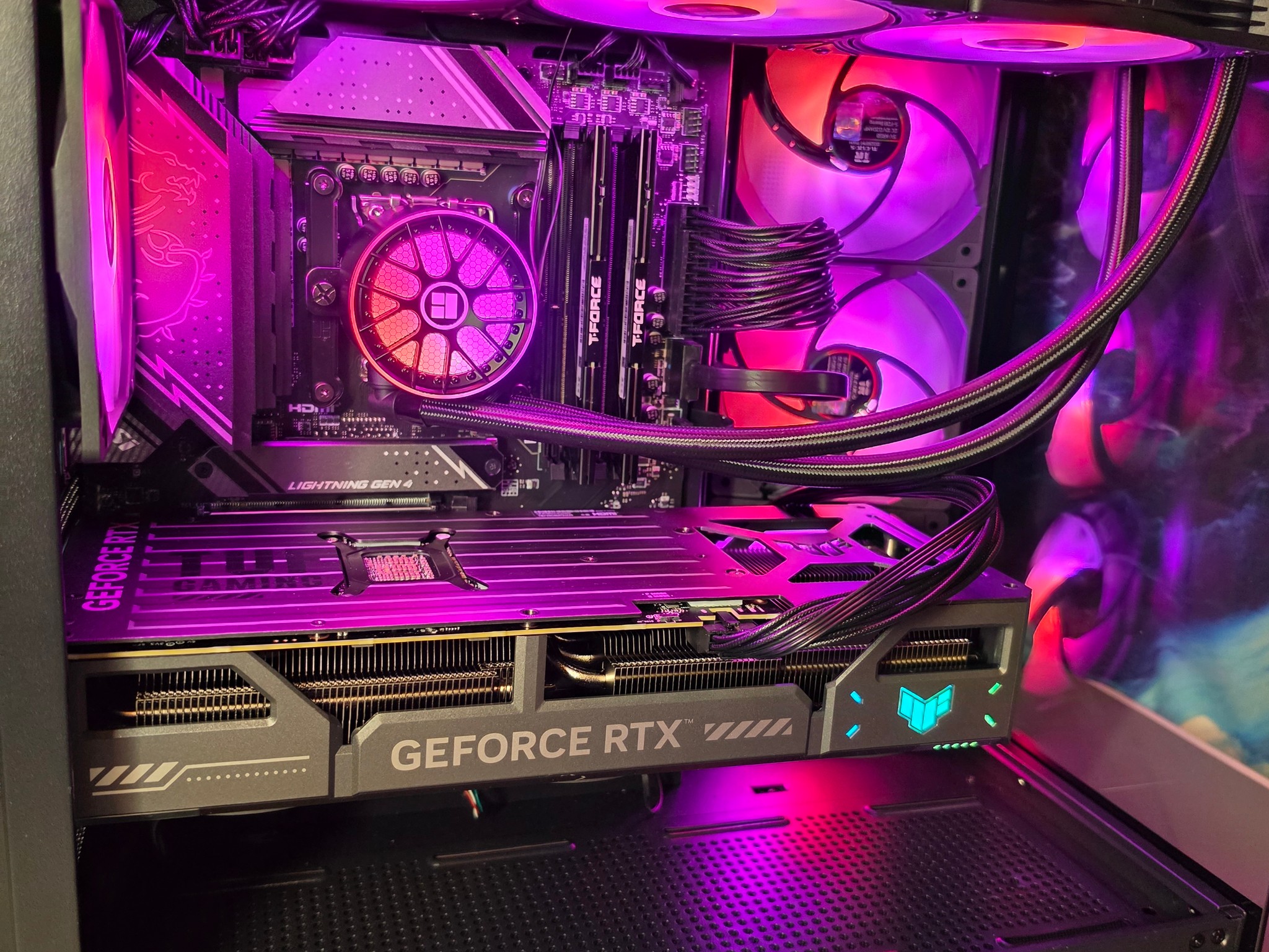 ASUS RTX 5070 12gb + Intel Core i7 14700f