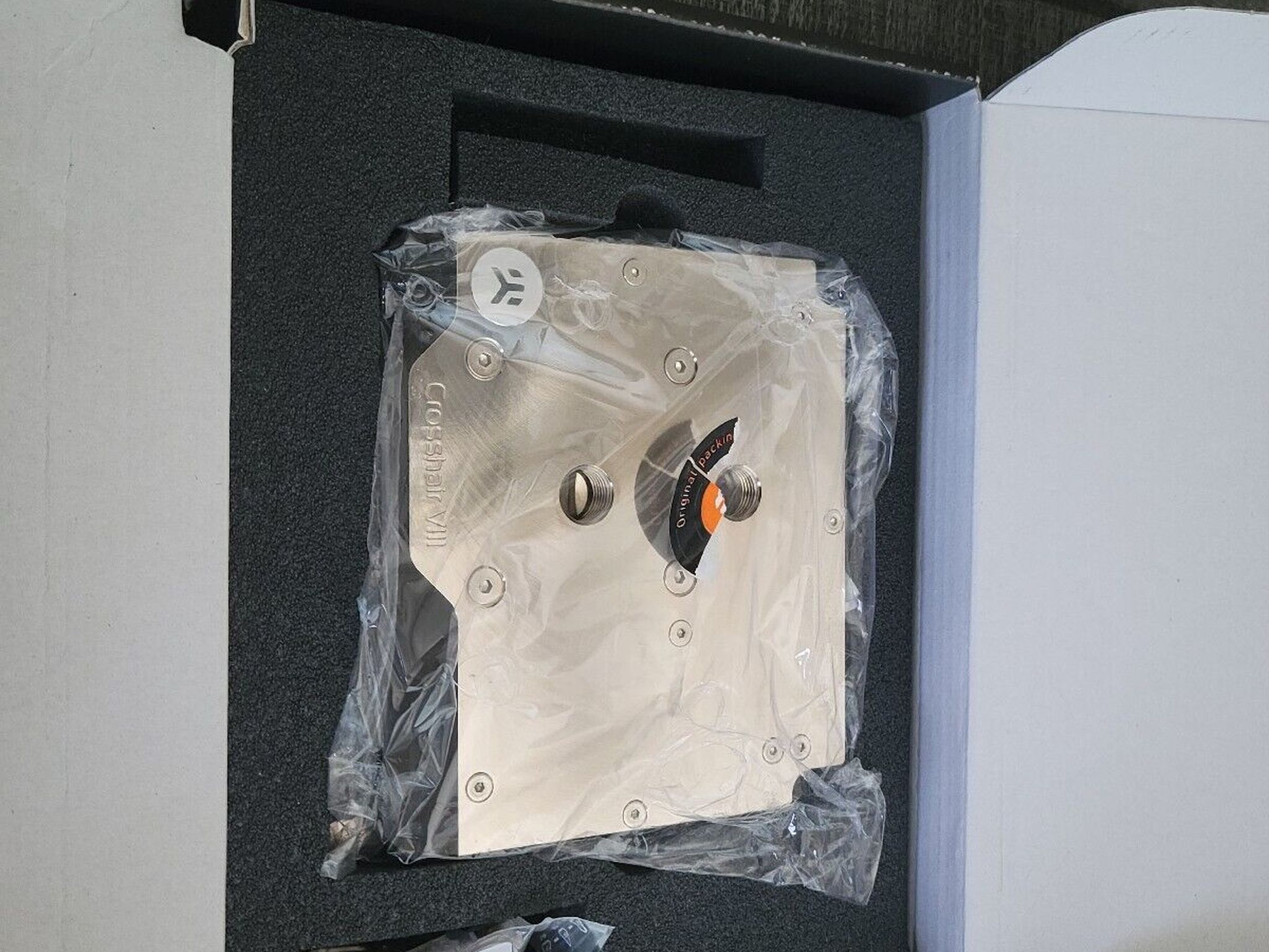 EK-Quantum Momentum ROG Crosshair VIII Hero - Full Nickel