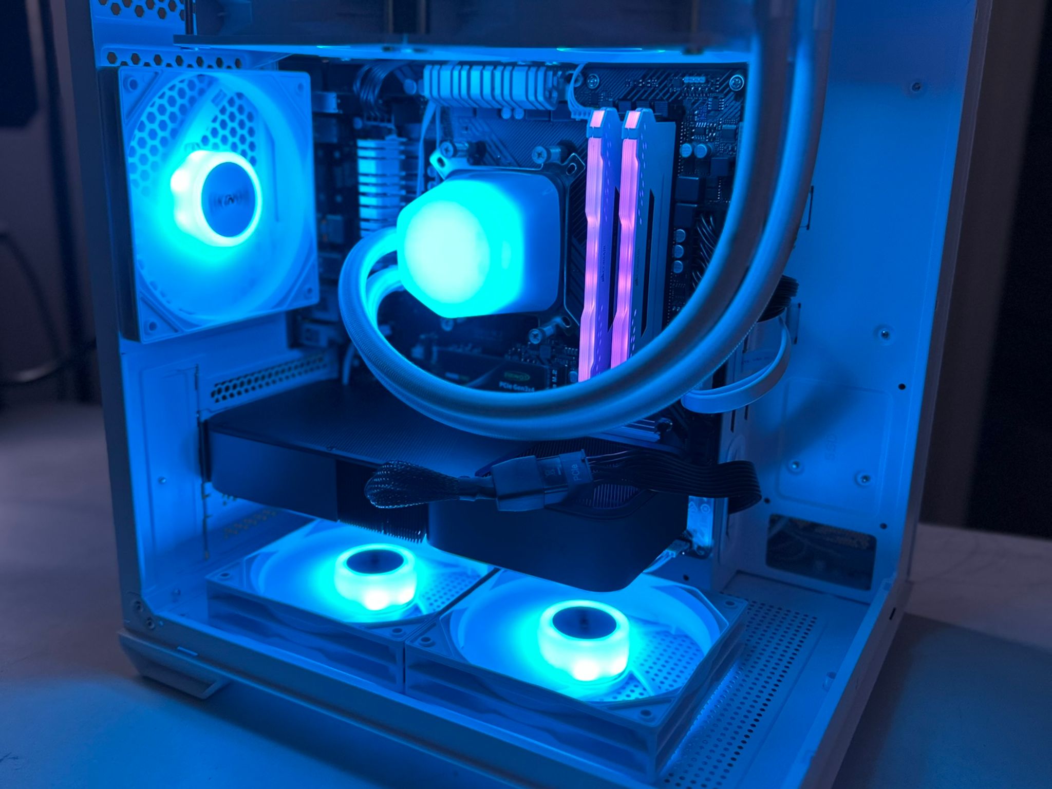 Ryzen 7 3700X / RTX 3070 / 512GB NVME / 32GB RAM