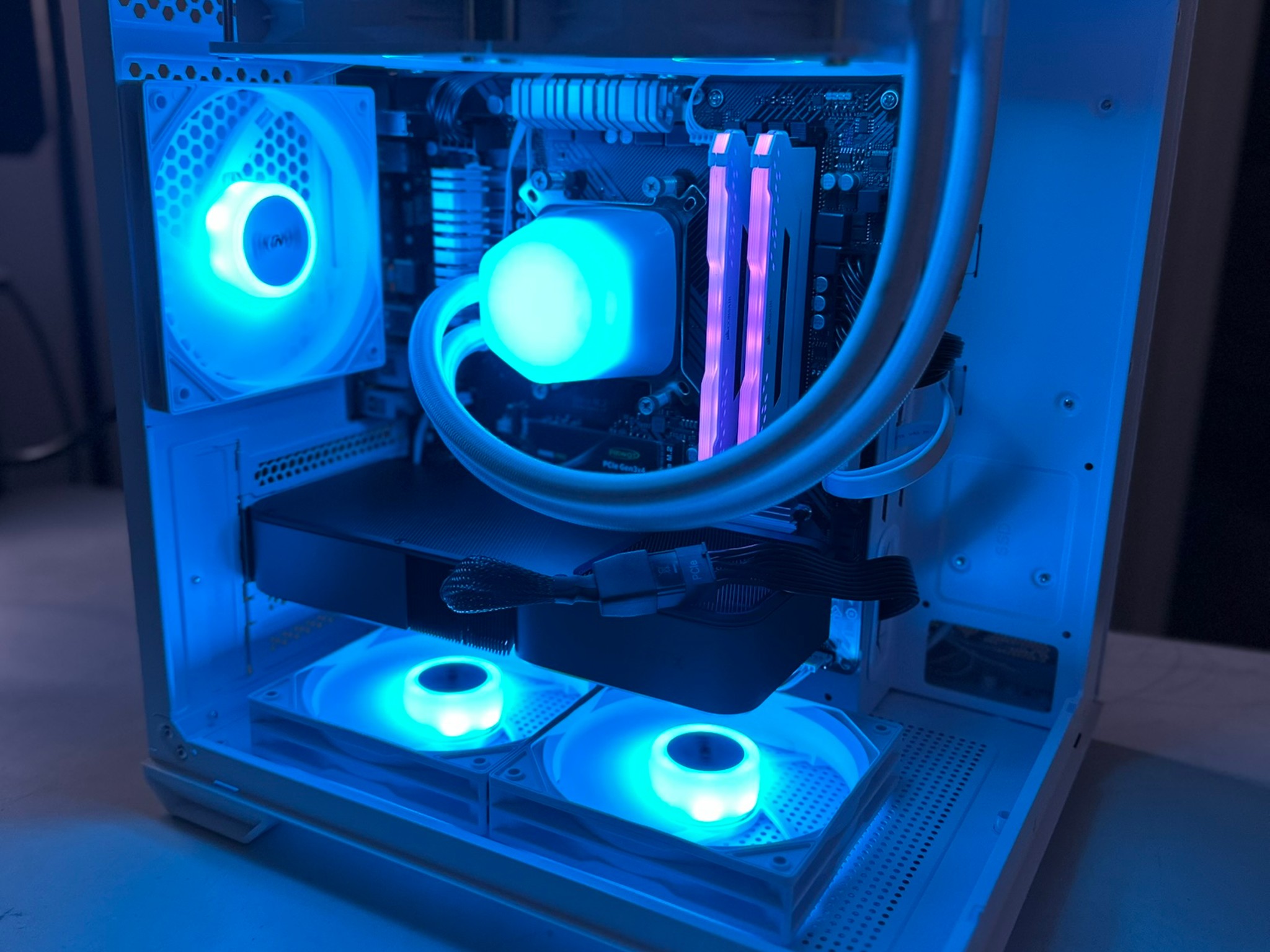 Ryzen 7 3700X / RTX 3070 / 512GB NVME / 32GB RAM