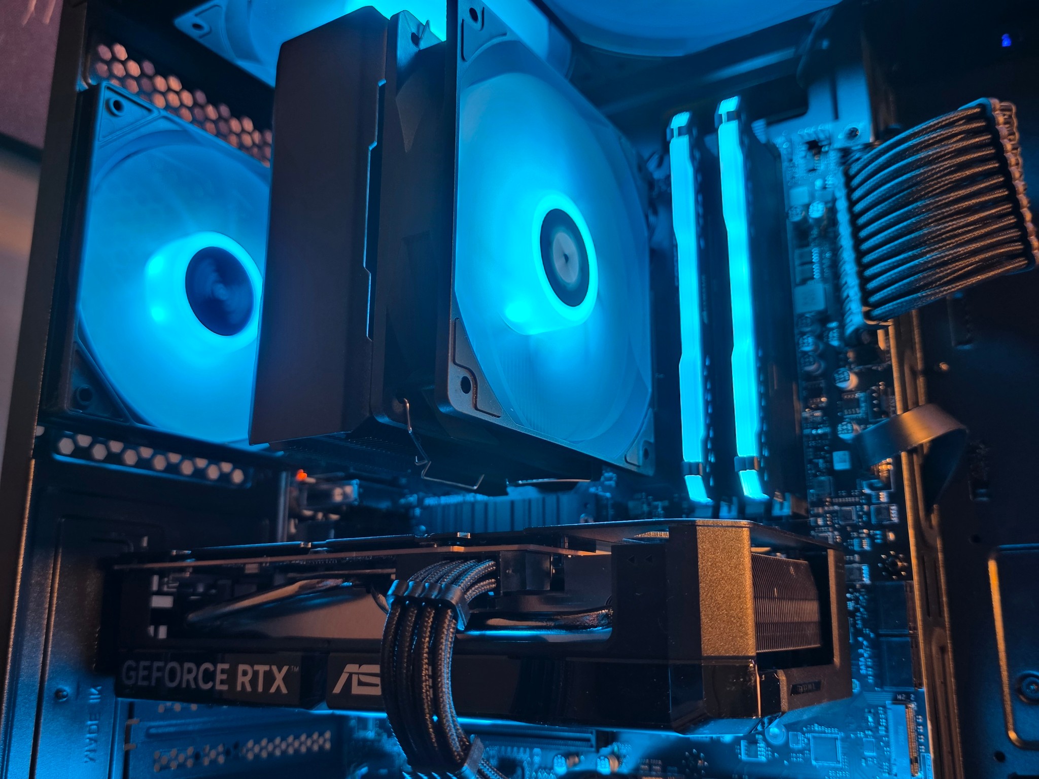 RTX 5060 + RYZEN 5 5600 PC