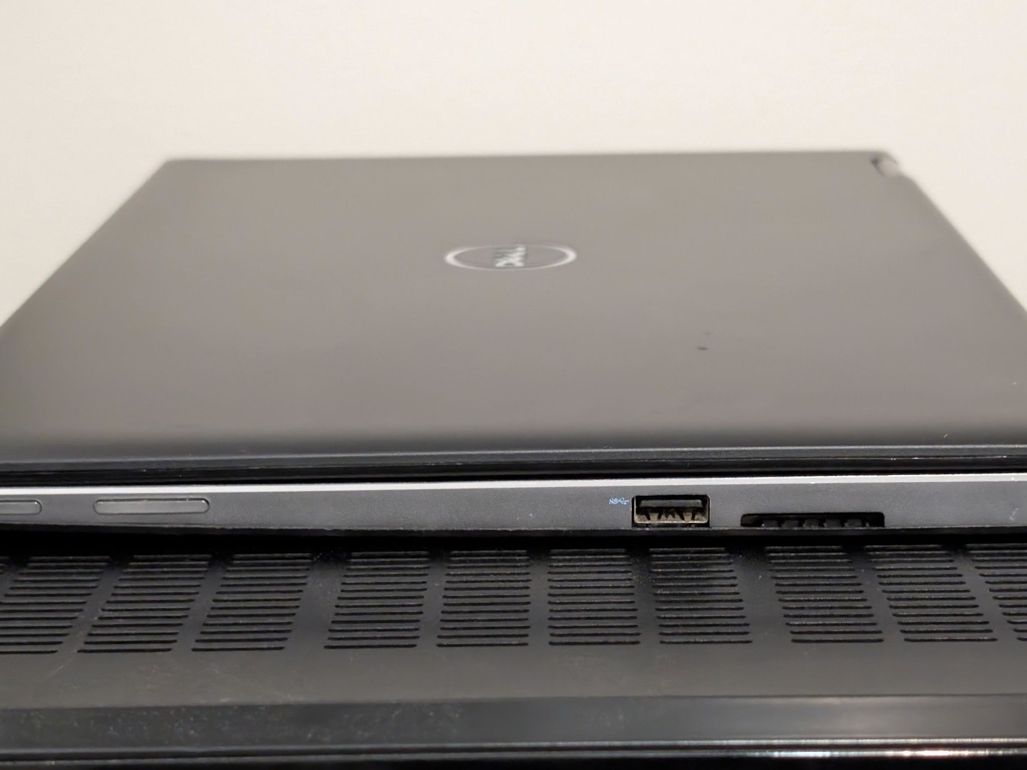 Dell Inspiron 13" 2-in-1 Convertible Laptop / Tablet | Core i3, 8GB, 128GB SSD | New Batt, SSD