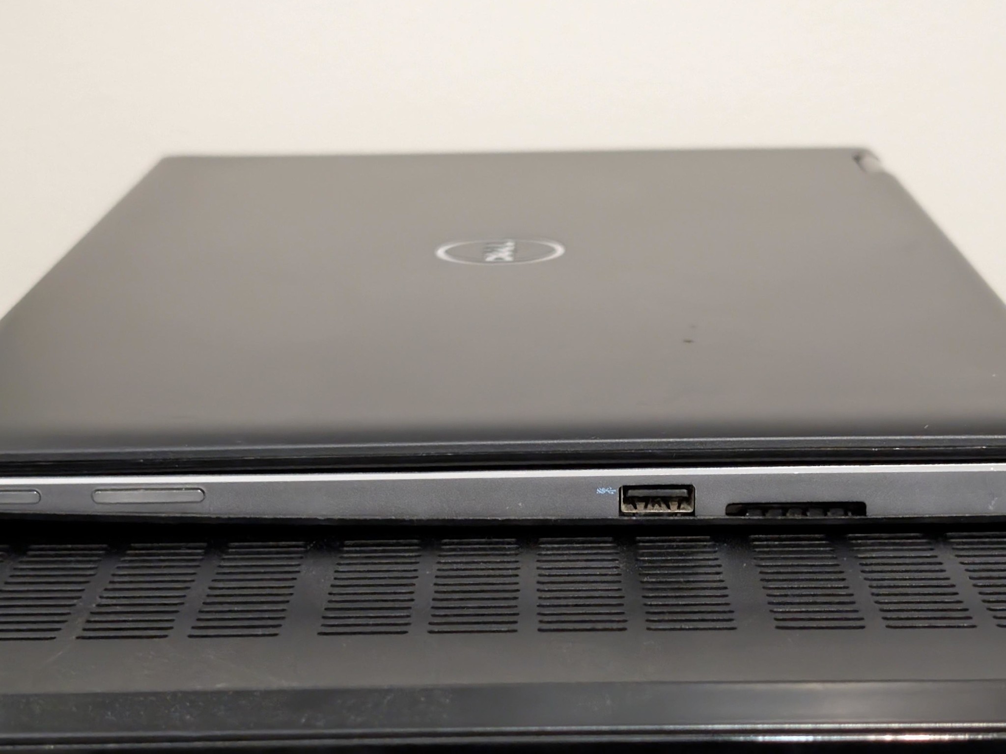 Dell Inspiron 13" 2-in-1 Convertible Laptop / Tablet | Core i3, 8GB, 128GB SSD | New Batt, SSD