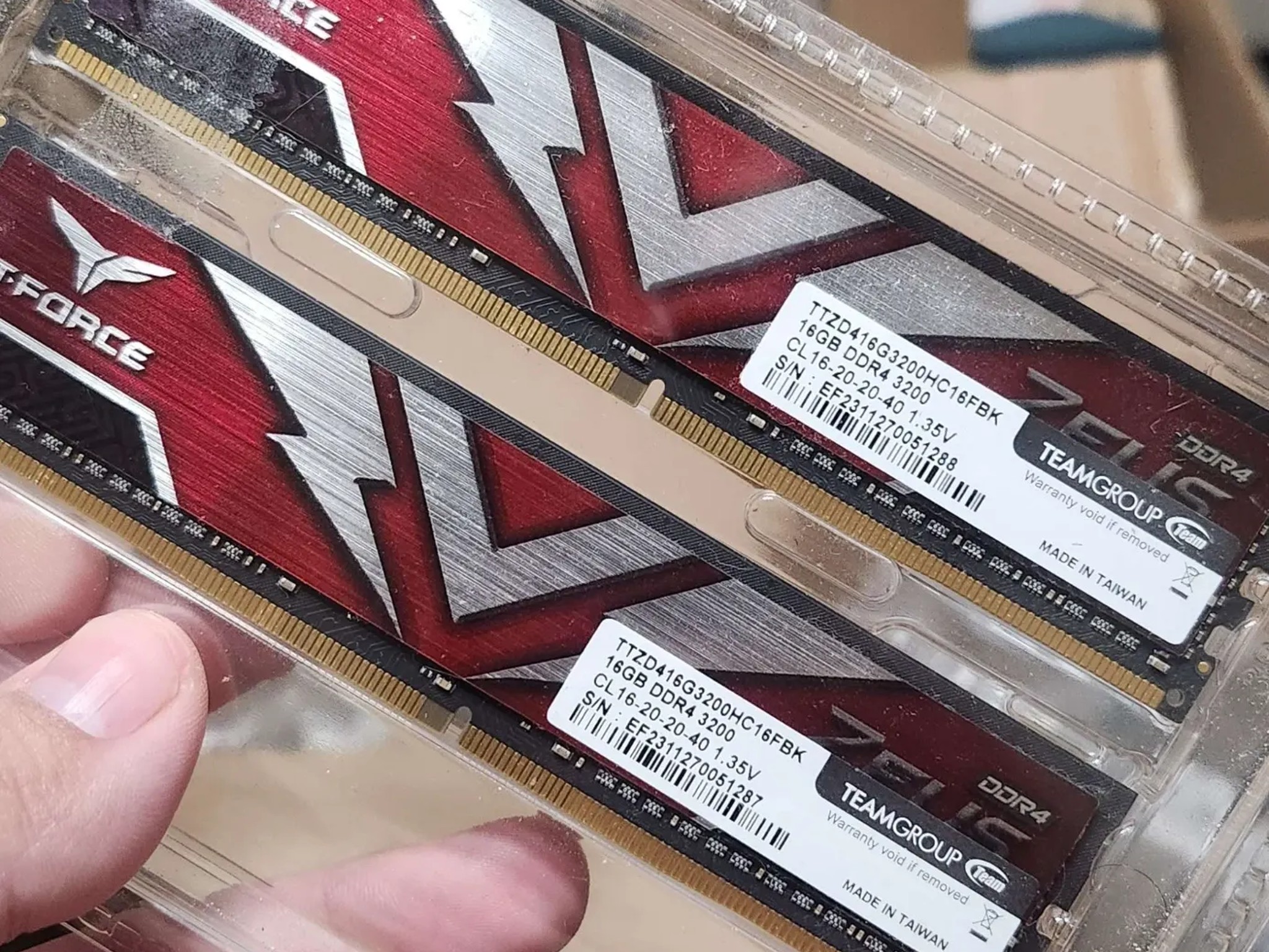 Crucial DDR4 32gb(2x16gb) 3200MT/s CL22/ TEAMGROUP DDR4 32gb(x2 16gb) 3200MT/s CL16