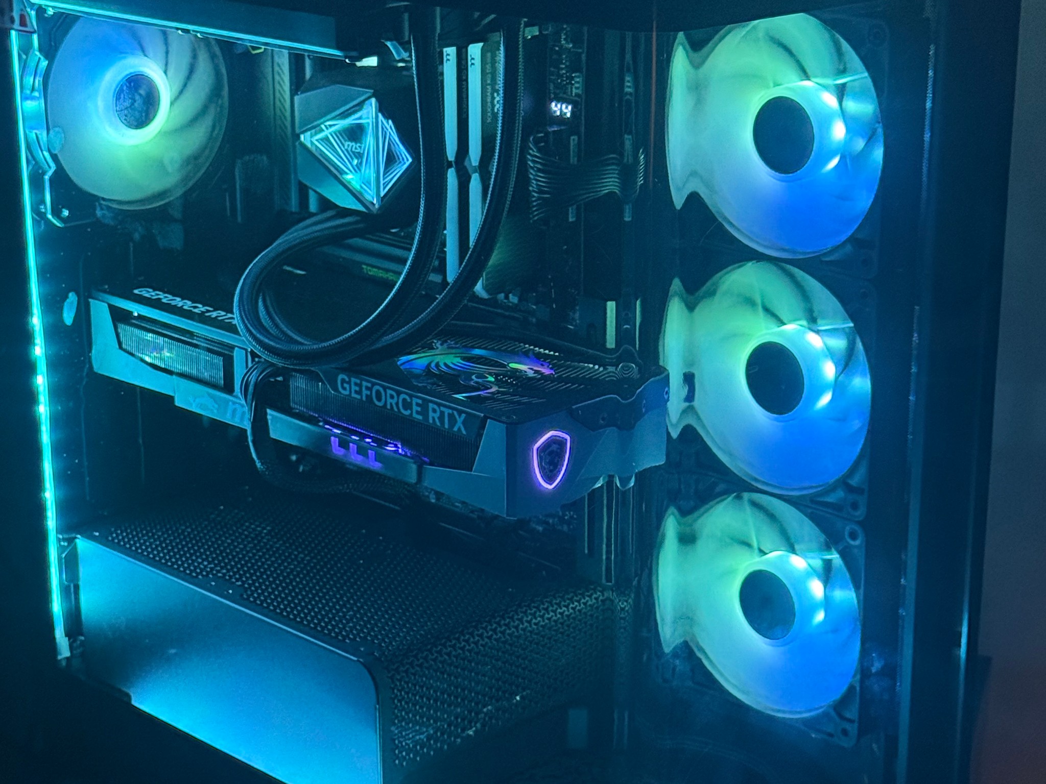 CUSTOM PC 7800X3D/5070/32gb 6400