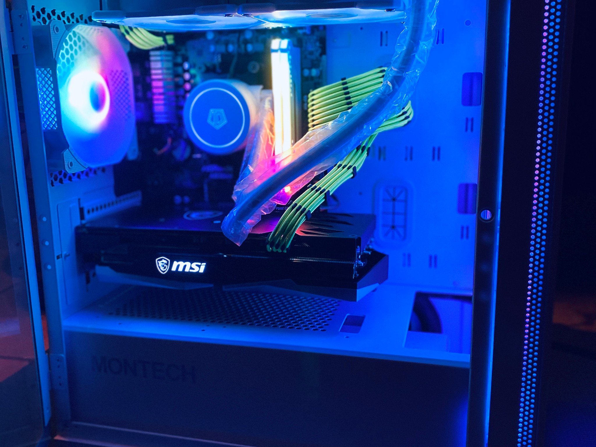 ホワイトドラゴン|RX 6650XT-Ryzen 5 5600X-16GB Corsair RGB RAM w/Over 2TB of Extra Storage 
