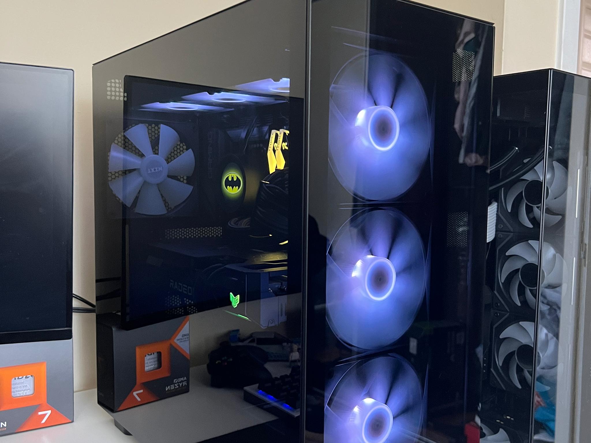 “The Batman” Ryzen 7 7800X3D, RX 7800 XT, 32GB DDR5, 1.5TB NVMe