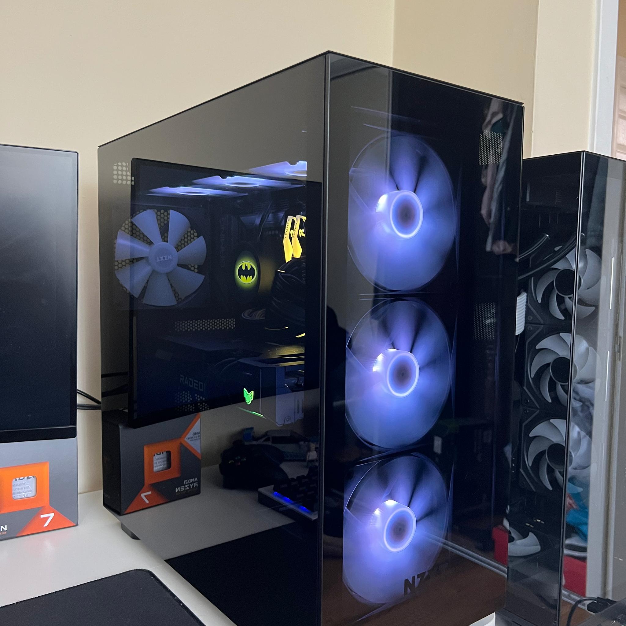 “The Batman” Ryzen 7 7800X3D, RX 7800 XT, 32GB DDR5, 1.5TB NVMe