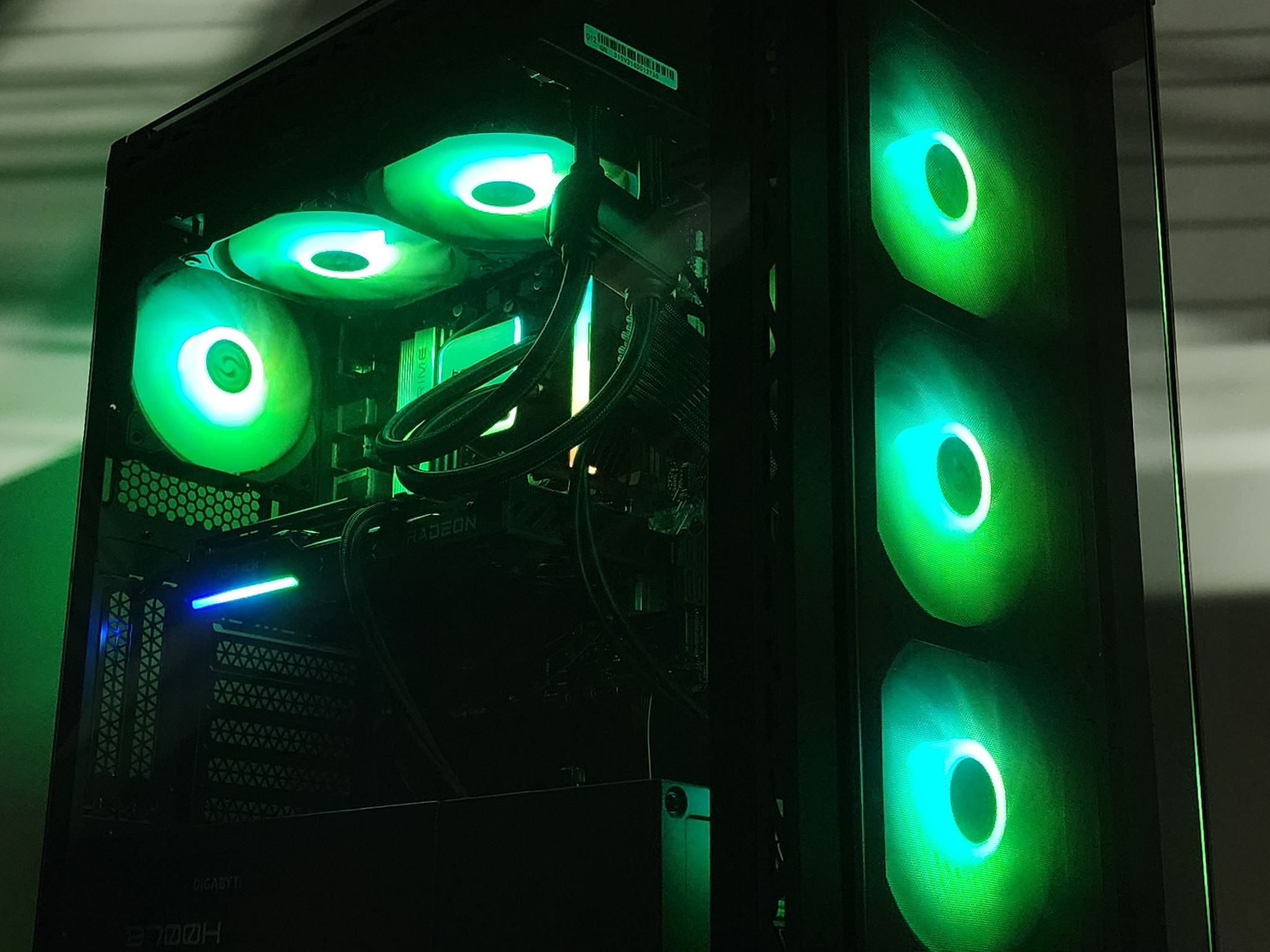 Gaming PC Ryzen 7 9700X 16GB RAM 1TB SSD RX 9060 XT 16GB Windows 11 Computer
